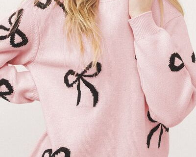 NEWYORKLISTED STYLE COLLECTION: Bow Pattern Round Neck Loose Fit Sweater in Blush Pink