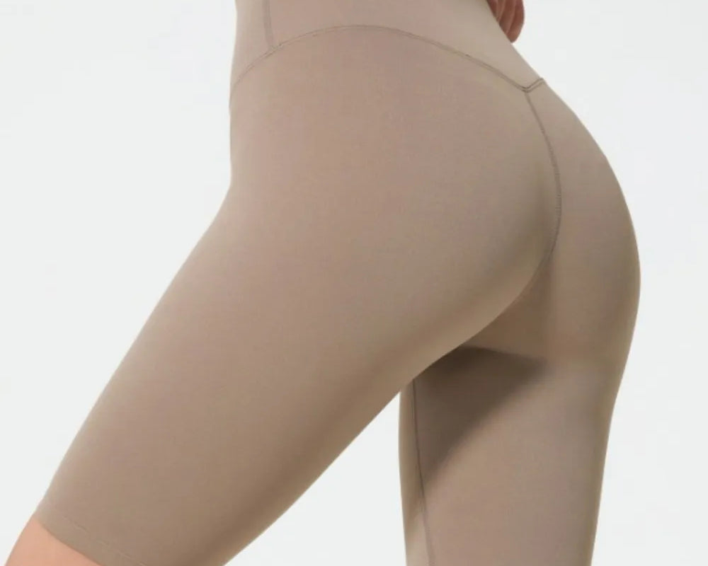 NEWYORKLISTED ACTIVEWEAR COLLECTION: Beige high-waisted leggings worn by a person on a plain background