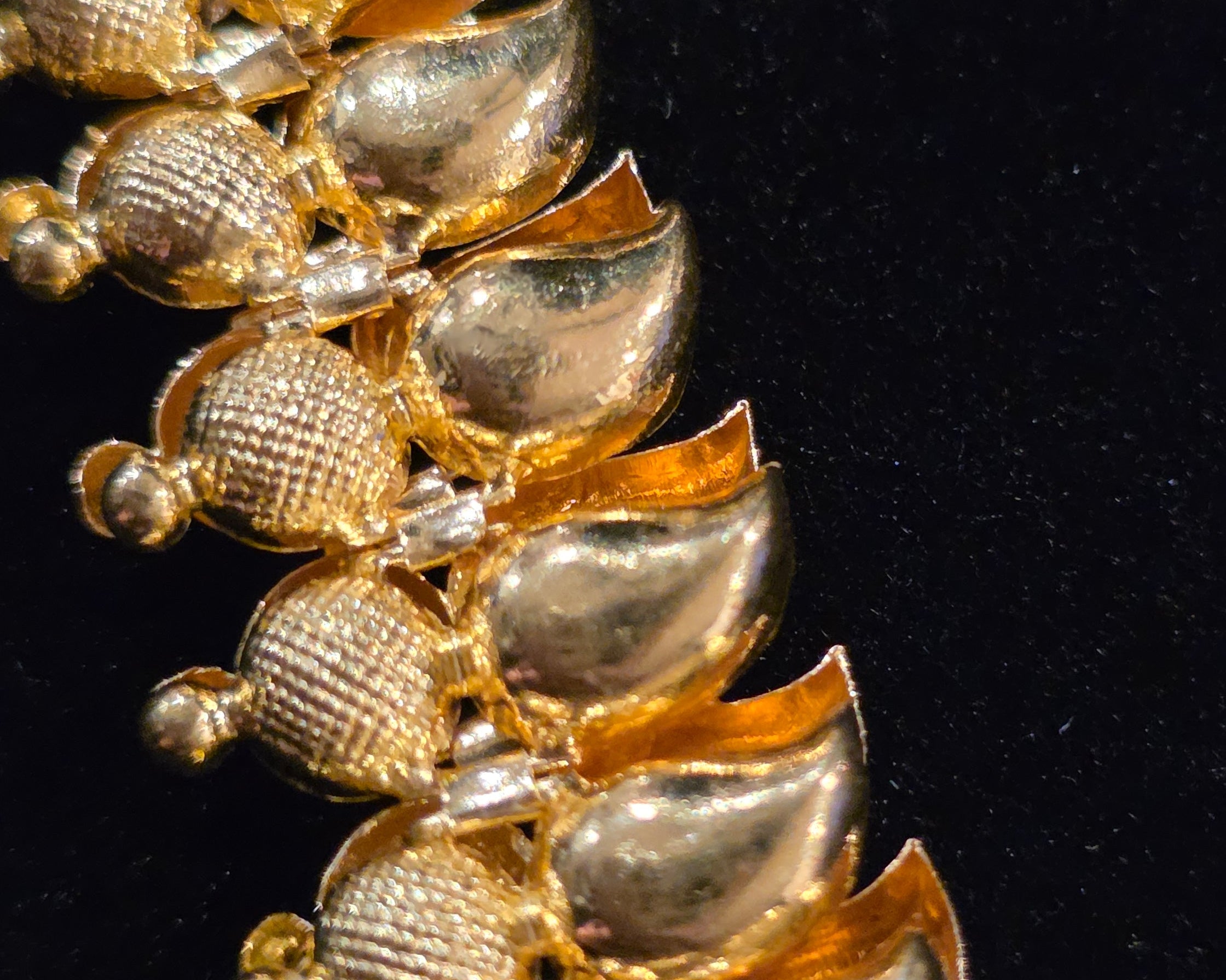 NEWYORKLISTED Valentine's Day: 22K gold necklace on black background