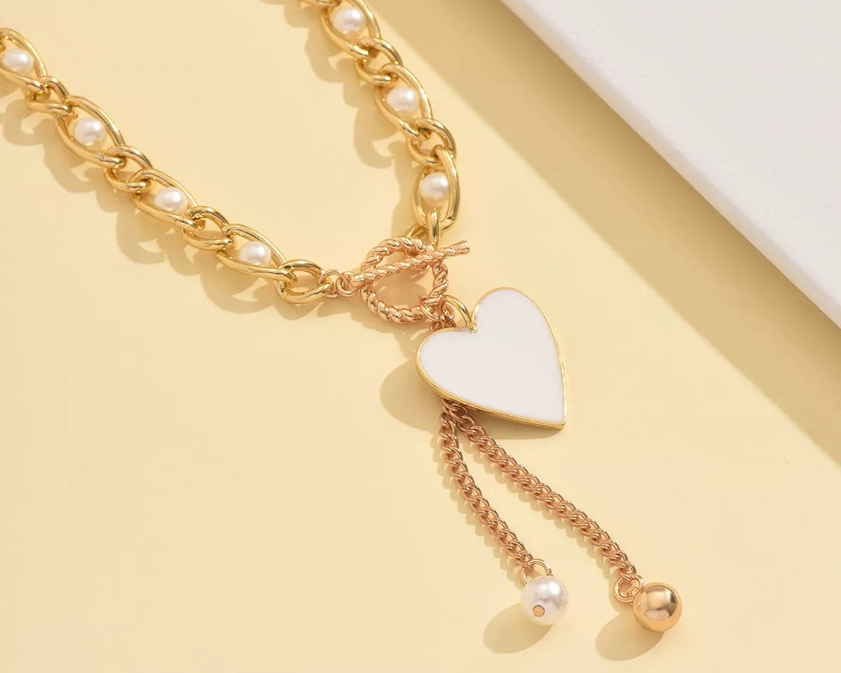 NEWYORKLISTED Glamour Collection: Pearl necklace with heart pendant