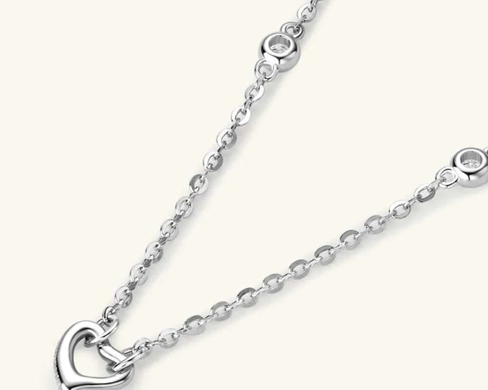 NEWYORKLISTED Valentine’s Day Specials: Silver necklace with a heart pendant on a white background