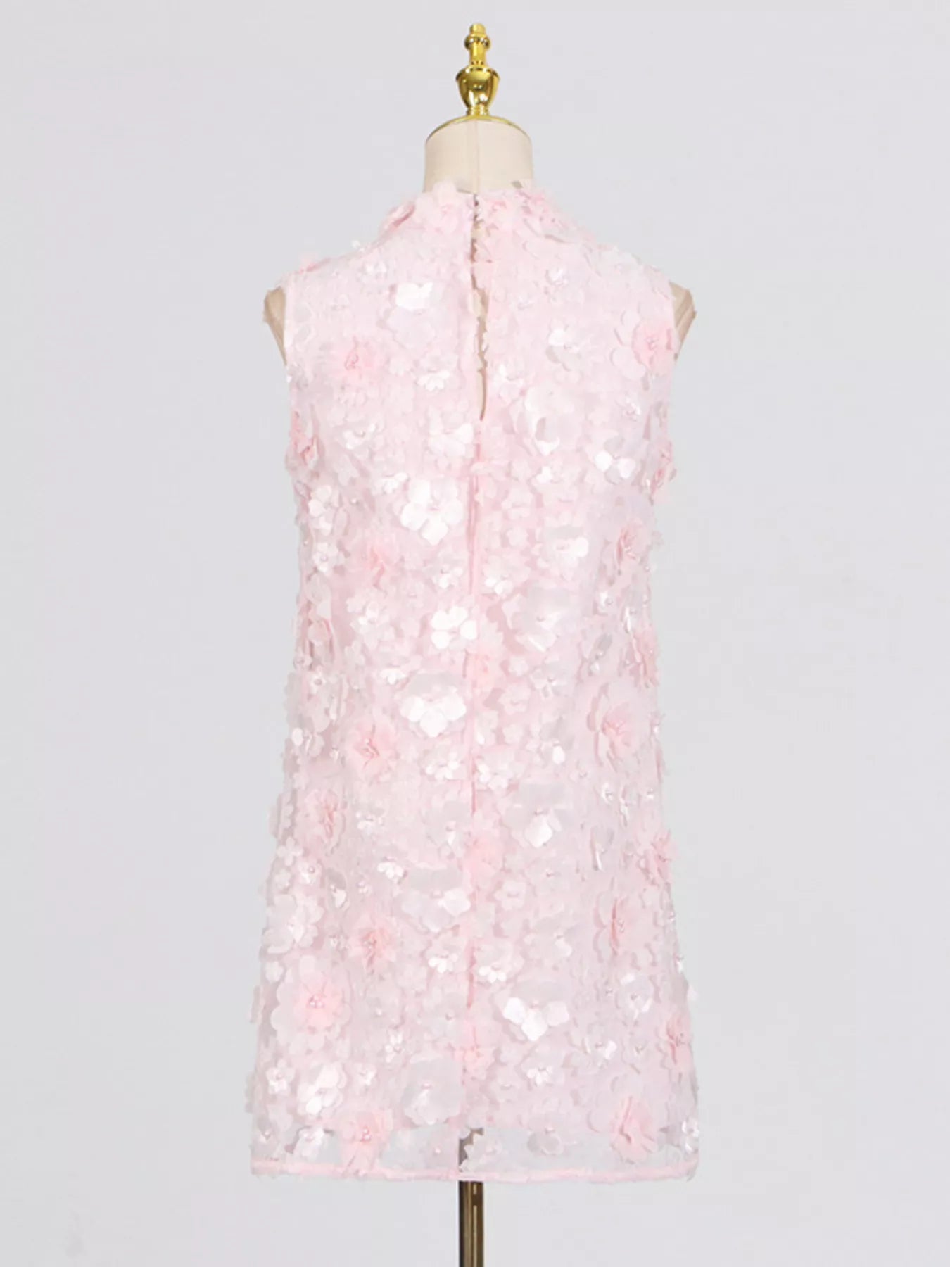 NEWYORKLISTED STYLE COLLECTION: Pink sleeveless dress on a mannequin against a gray background