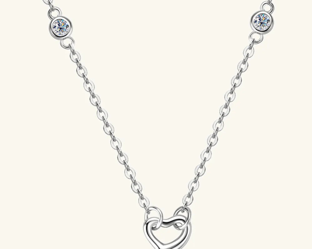 NEWYORKLISTED Valentine’s Day Specials: Silver necklace with a heart-shaped pendant on a white background
