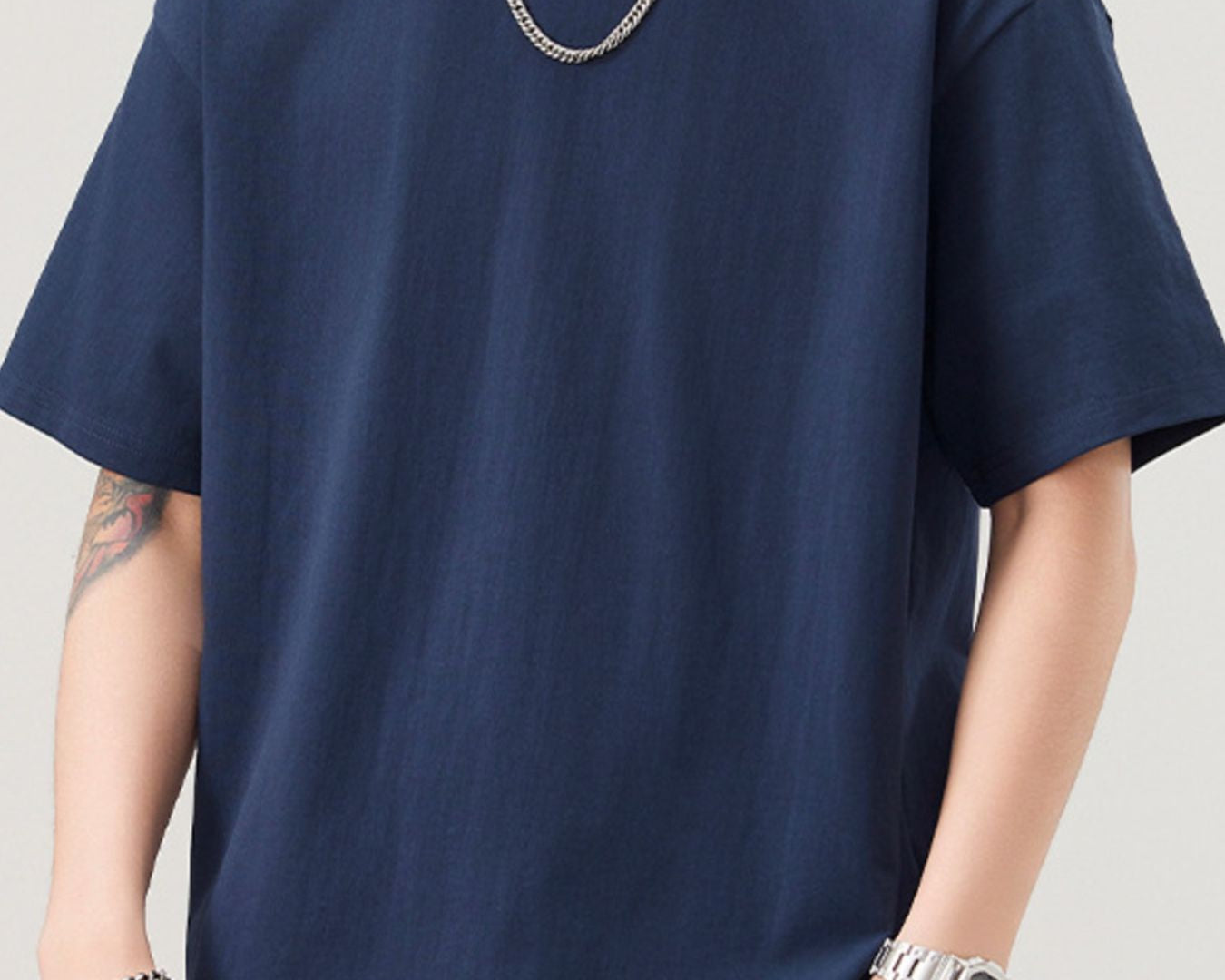 NEWYORKLISTED ATLAS MEN"S COLLECTION: Person wearing a navy blue t-shirt with a plain background