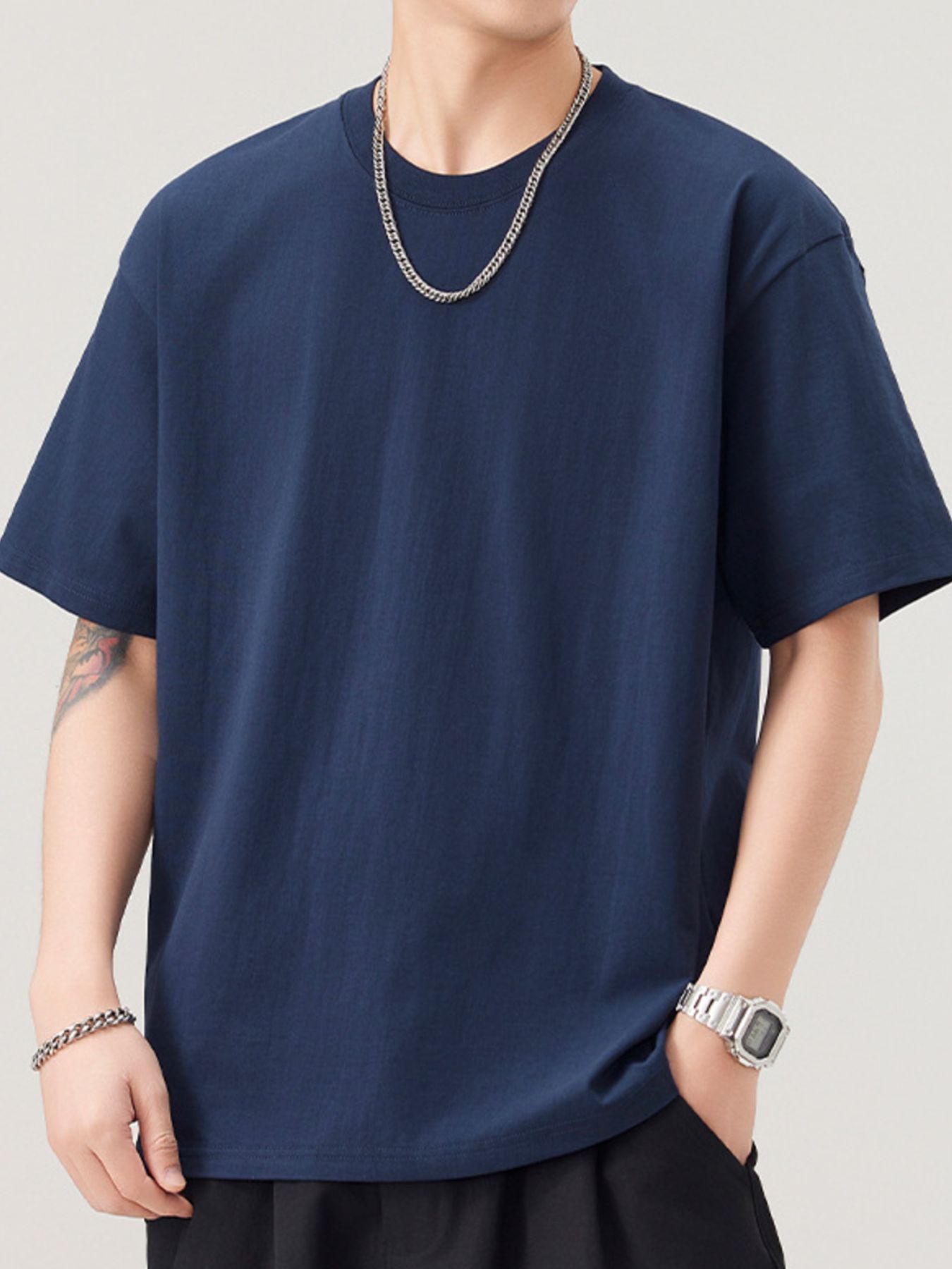 NEWYORKLISTED ATLAS MEN"S COLLECTION: Person wearing a navy blue t-shirt with a plain background