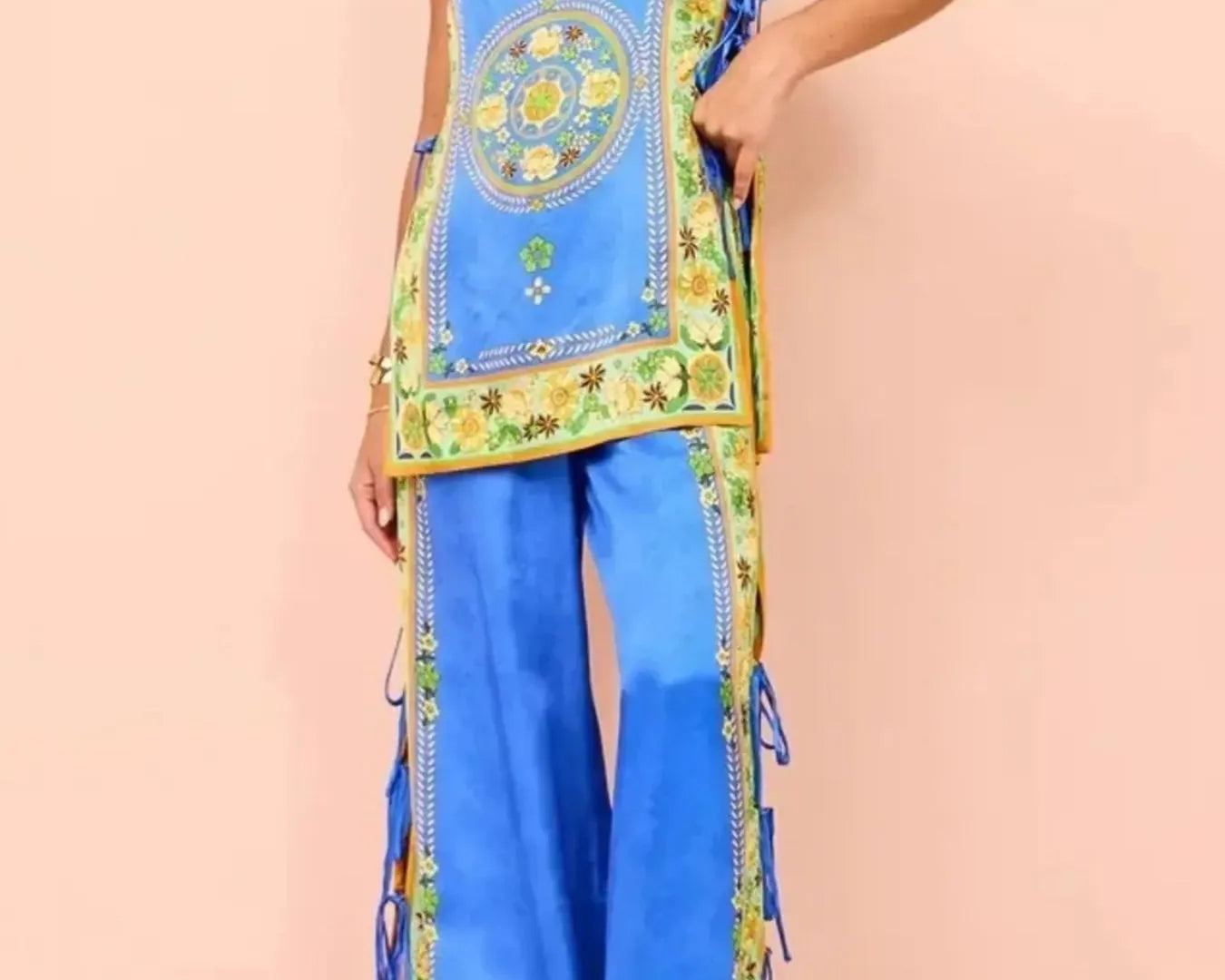 NEWYORKLISTED STYLE COLLECTION: Silkey Floral Side Tied Cami and Pants Set