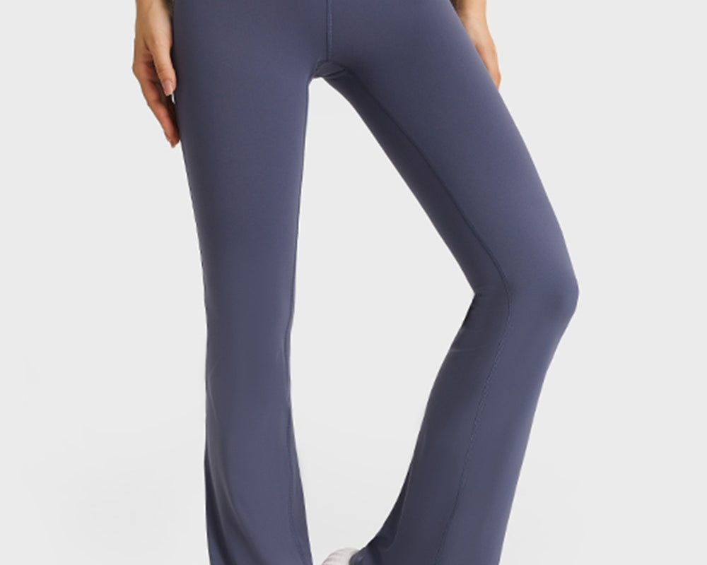 NEWYORKLISTED ACTIVEWEAR COLLECTION: Person wearing purple leggings on a white background