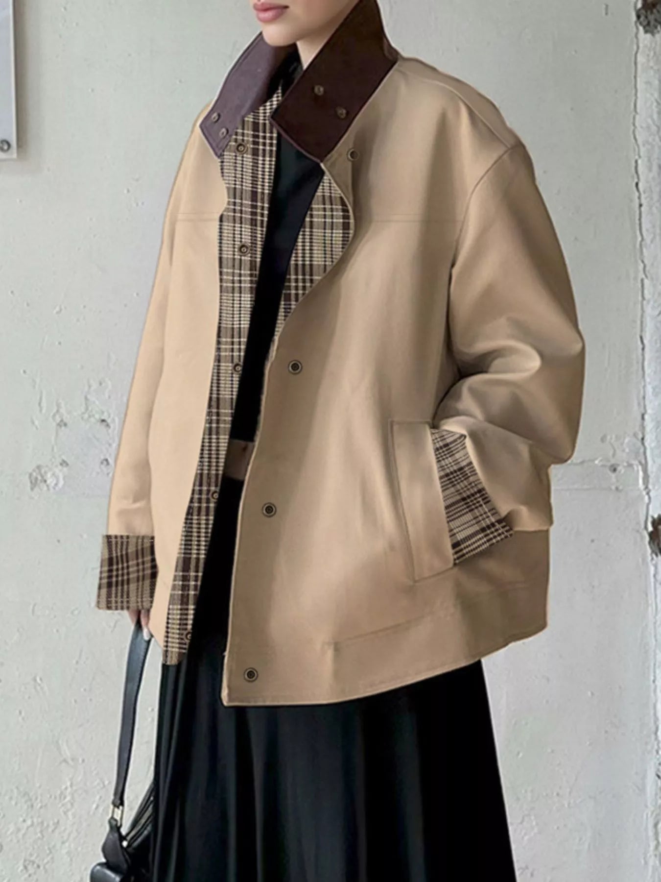 Contrast plaid snap down jacket with pockets – NEWYORKLISTED STYLE COLLECTION outerwear for women.