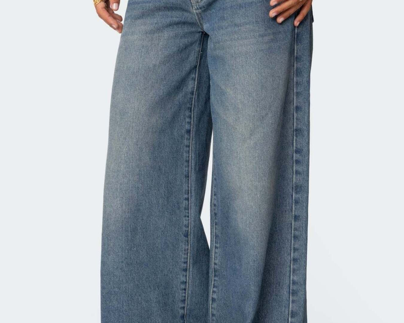 NEWYORKLISTED STYLE COLLECTION: Wide-leg jeans on a white background