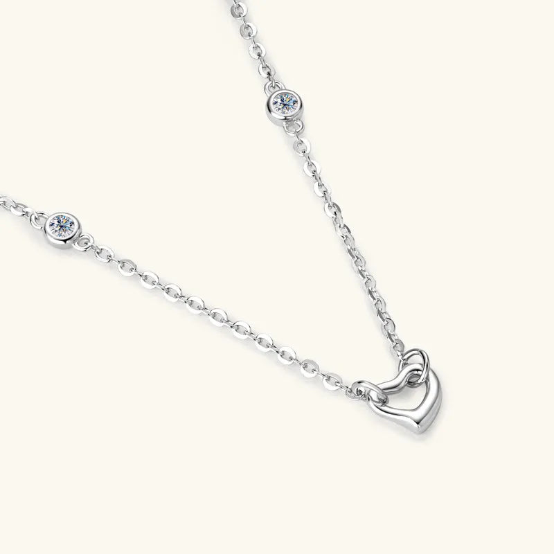 NEWYORKLISTED Valentine’s Day Specials: Silver necklace with a heart-shaped pendant on a white background