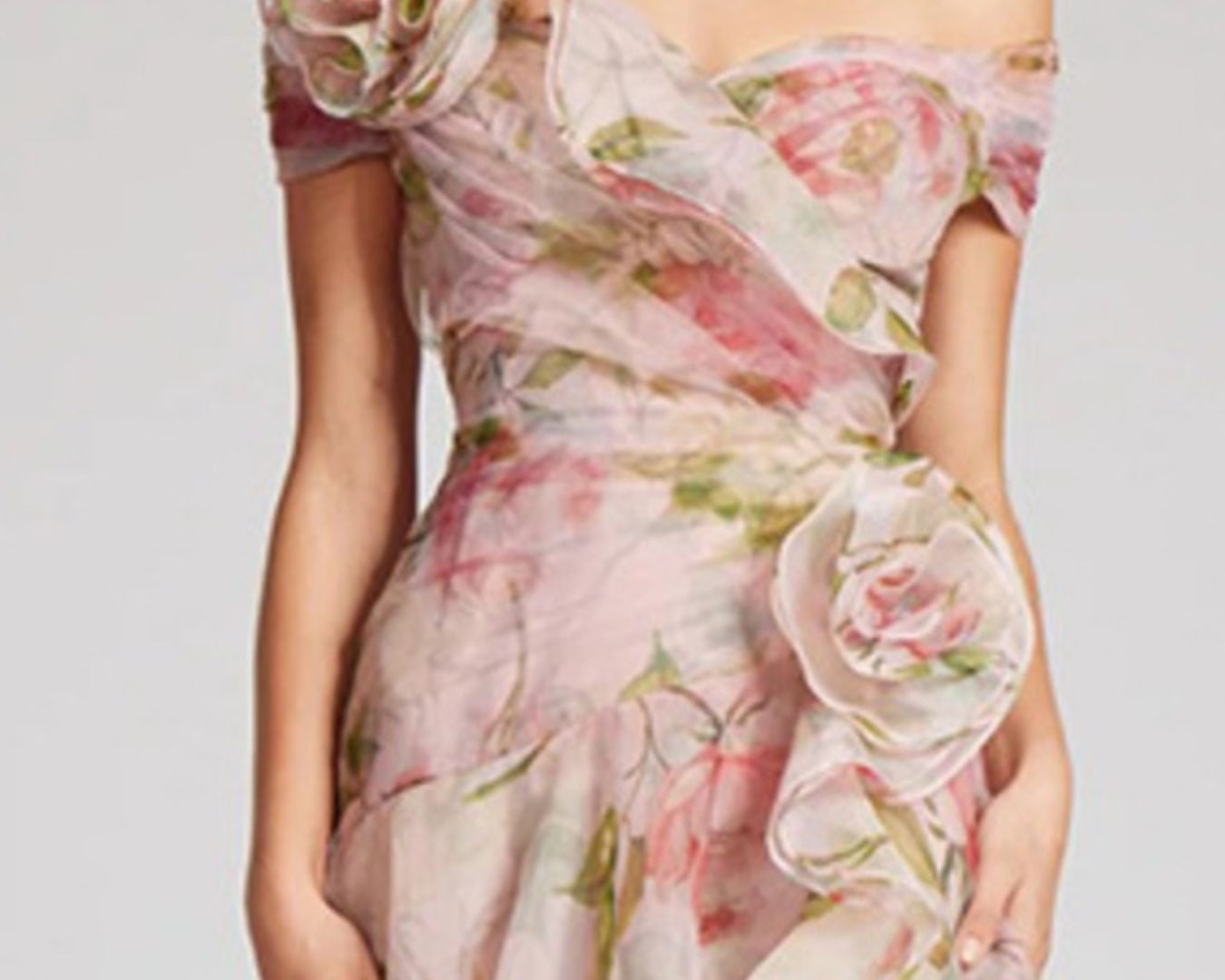 NEWYORKLISTED STYLE COLLECTION: Floral one-shoulder dress with a plain background