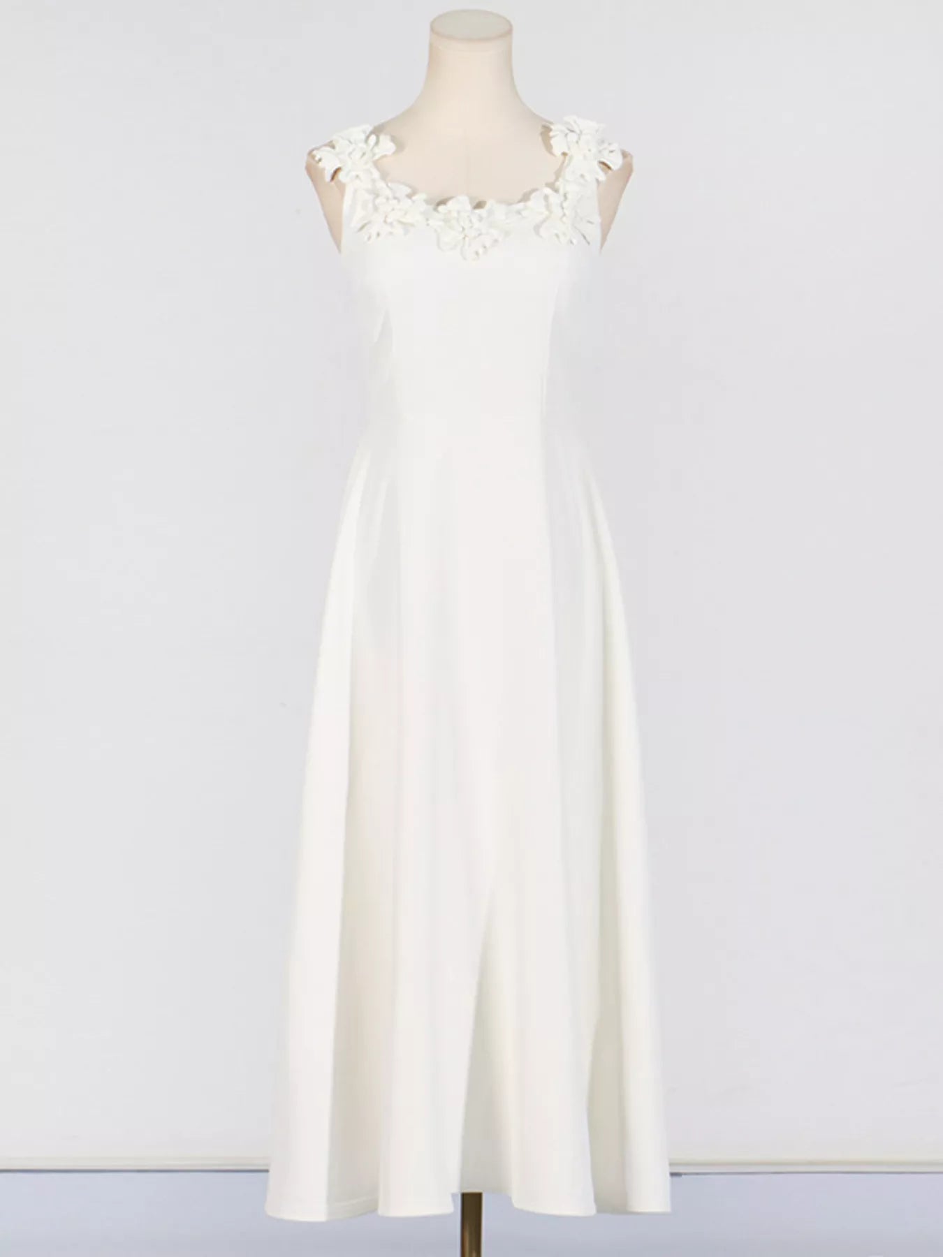 NEWYORKLISTED STYLE COLLECTION: White dress on a mannequin against a plain background