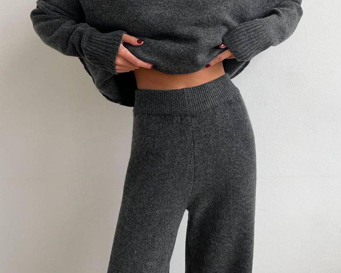 NEWYORKLISTED STYLE COLLECTION: Turtleneck Long Sleeve Top and Pants Sweater Set - NEWYORKLISTED