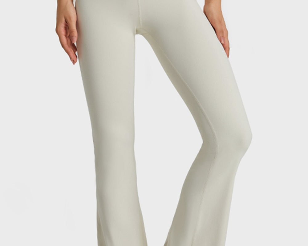 NEWYORKLISTED ACTIVEWEAR COLLECTION: Person wearing light-colored yoga pants on a white background