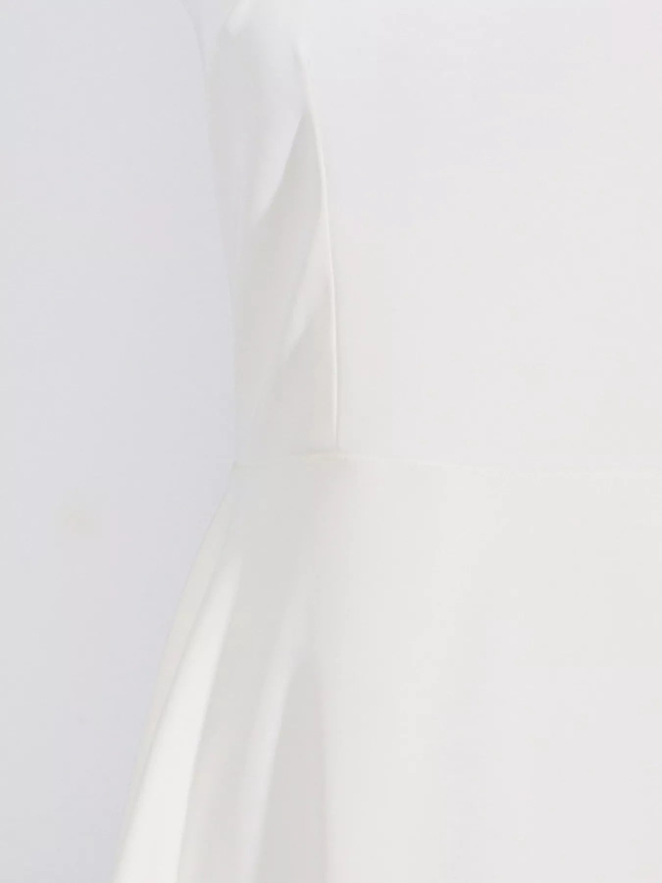 NEWYORKLISTED STYLE COLLECTION: Close-up of a white fabric texture