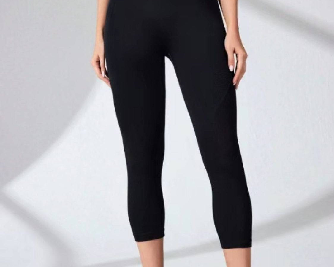 High Waist Cropped Active Leggings: NEWYORKLISTED STYLE COLLECTION - NEWYORKLISTED
