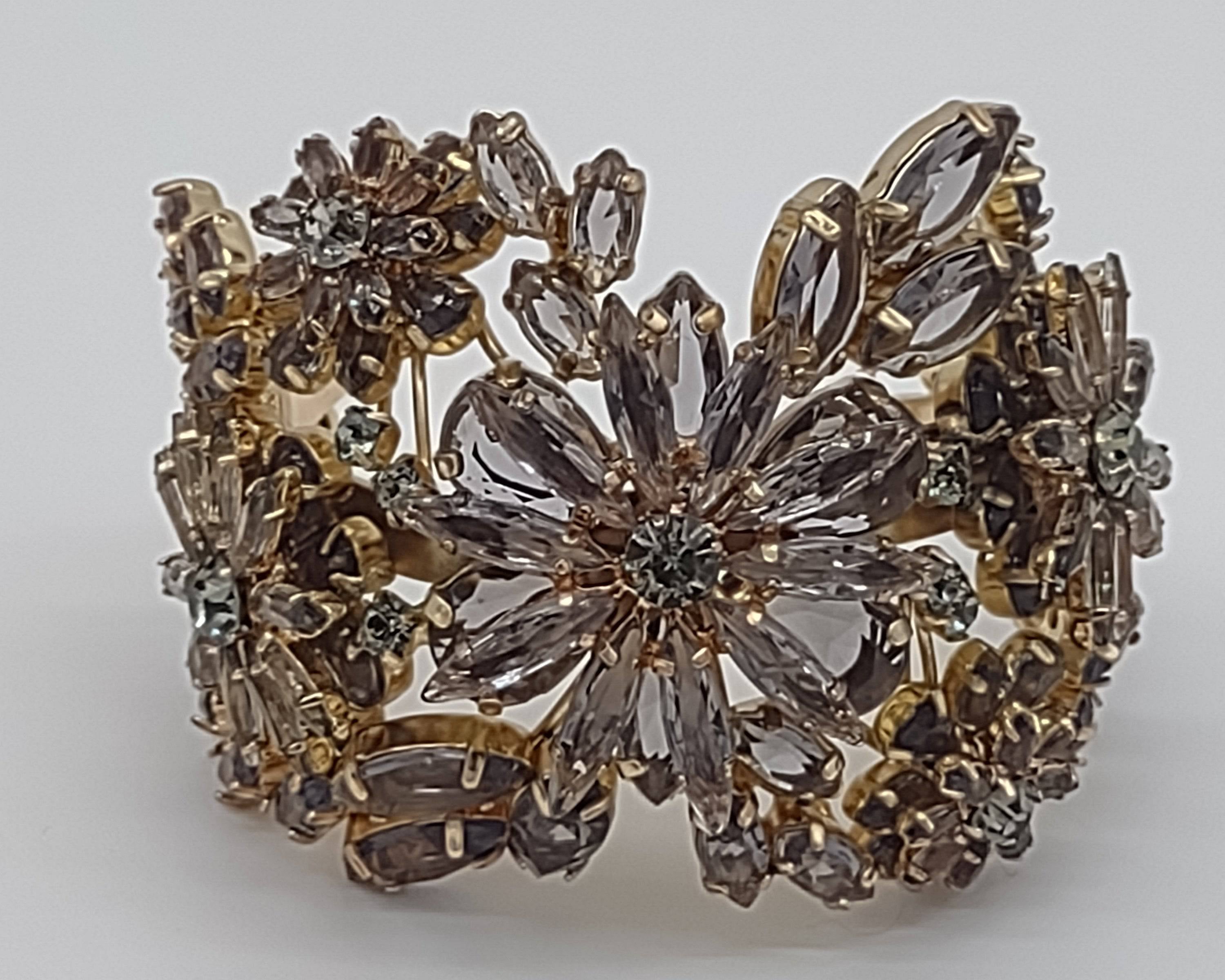 NEWYORKLISTED - Vintage Rhinestone Crystal Cuff Bracelet Flower Design
