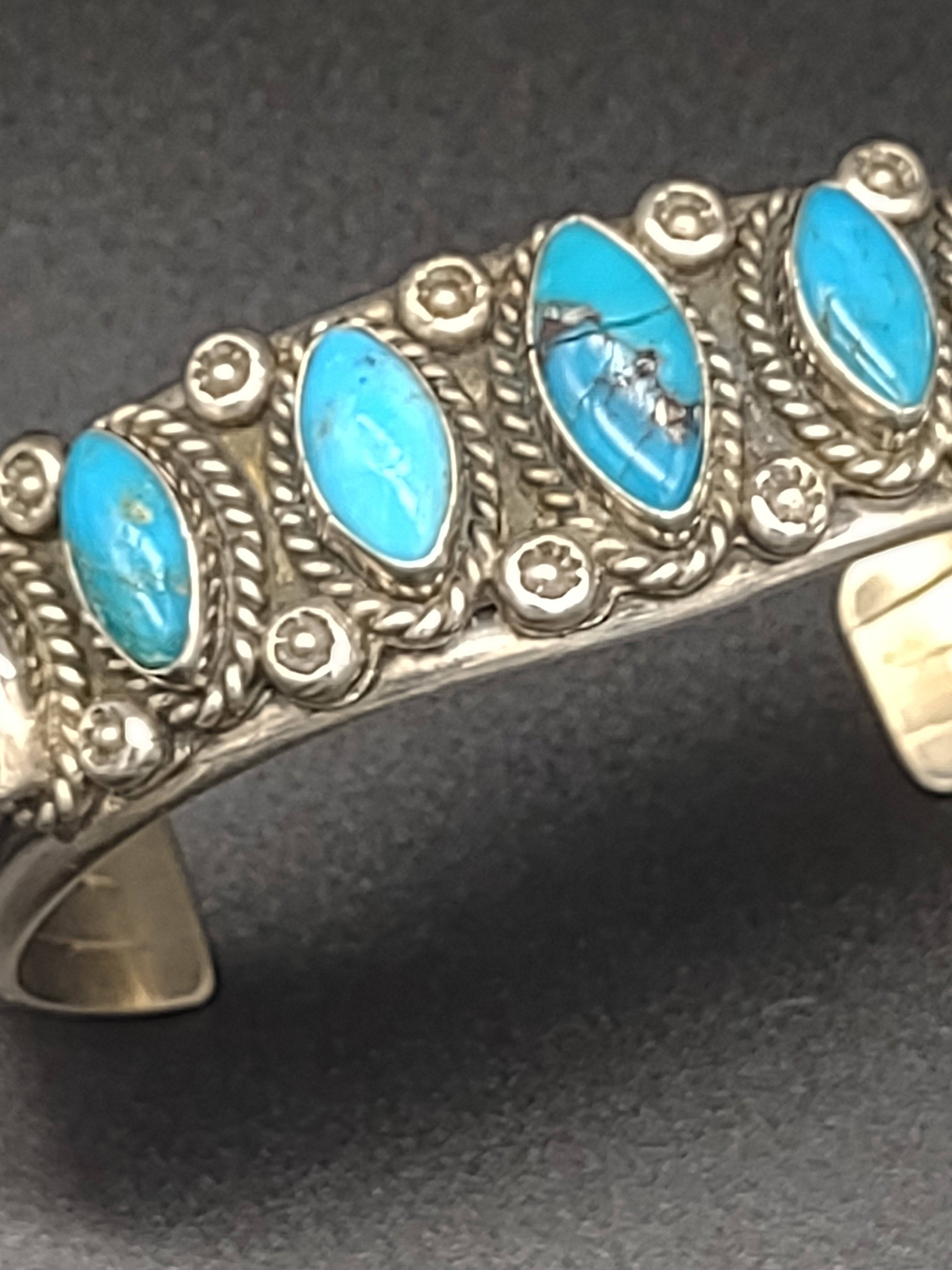 NEWYORKLISTED - Southwestern Style Turquoise Sterling Silver Cuff Bracelet - NEWYORKLISTED