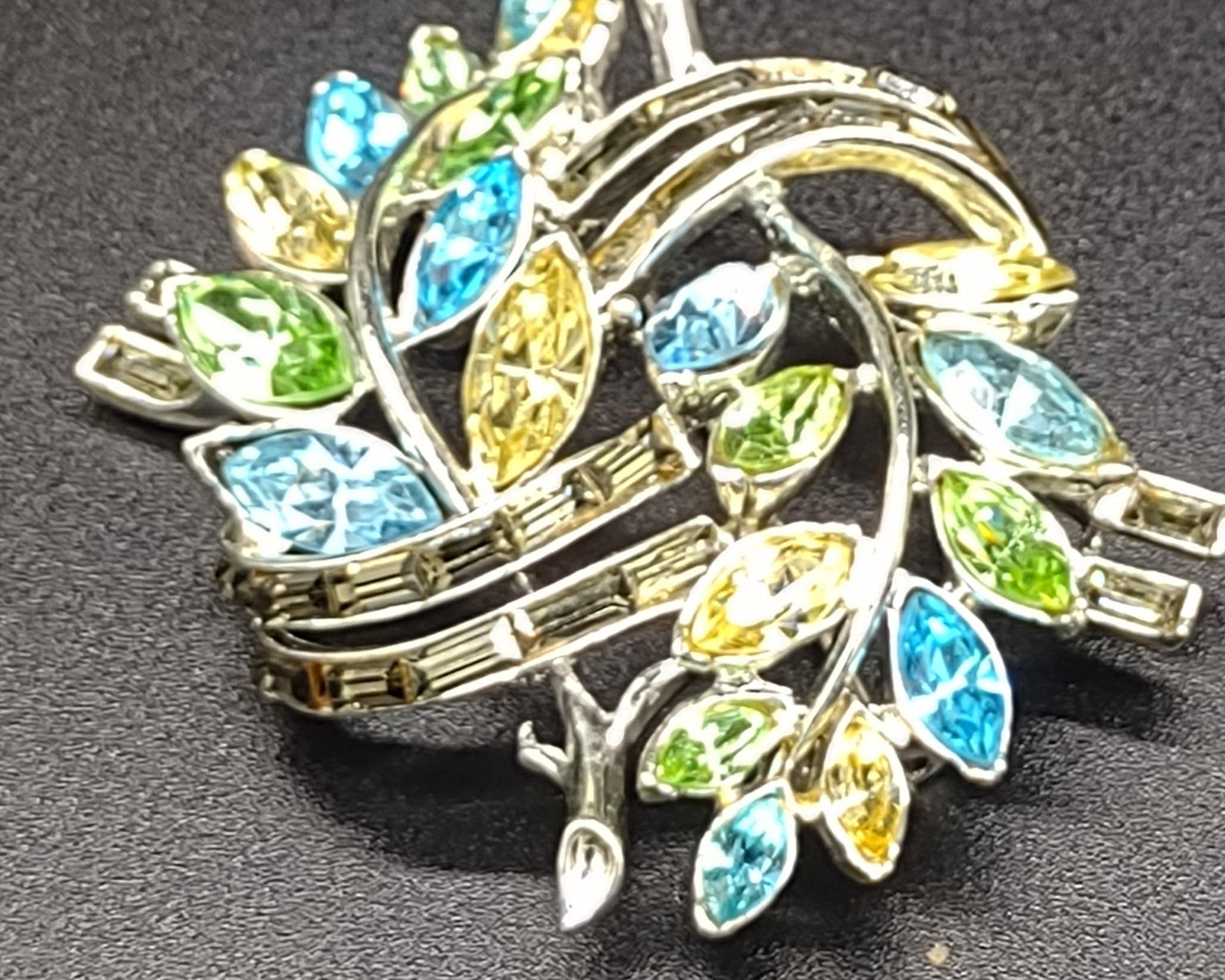 NEWYORKLISTED Vintage Brooch with Blue and Green Simulated Gemstones