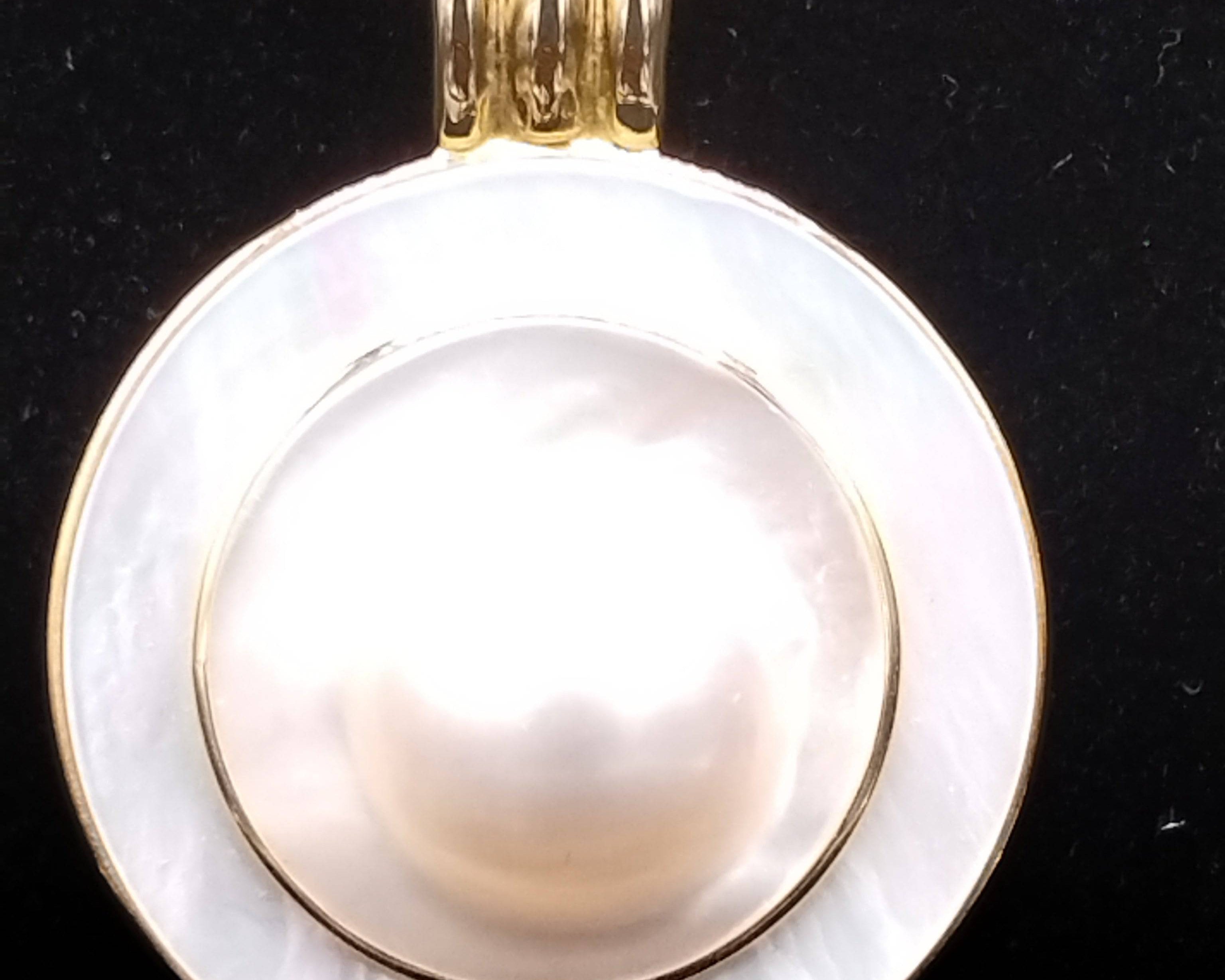 NEWYORKLISTED - Vintage Gorgeous Blister Pearl Necklace with 14K Details! - NEWYORKLISTED