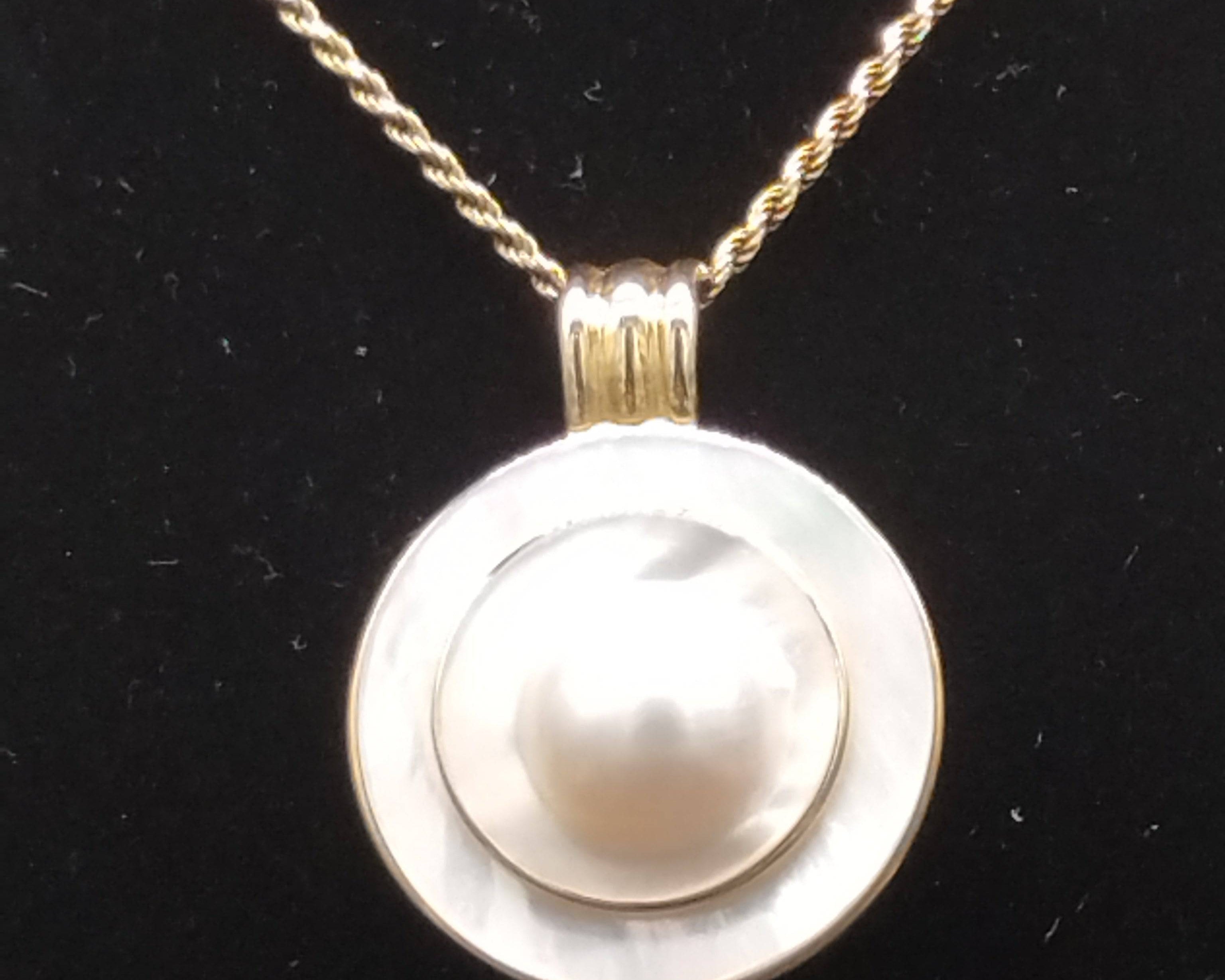 NEWYORKLISTED - Vintage Gorgeous Blister Pearl Necklace with 14K Details! - NEWYORKLISTED