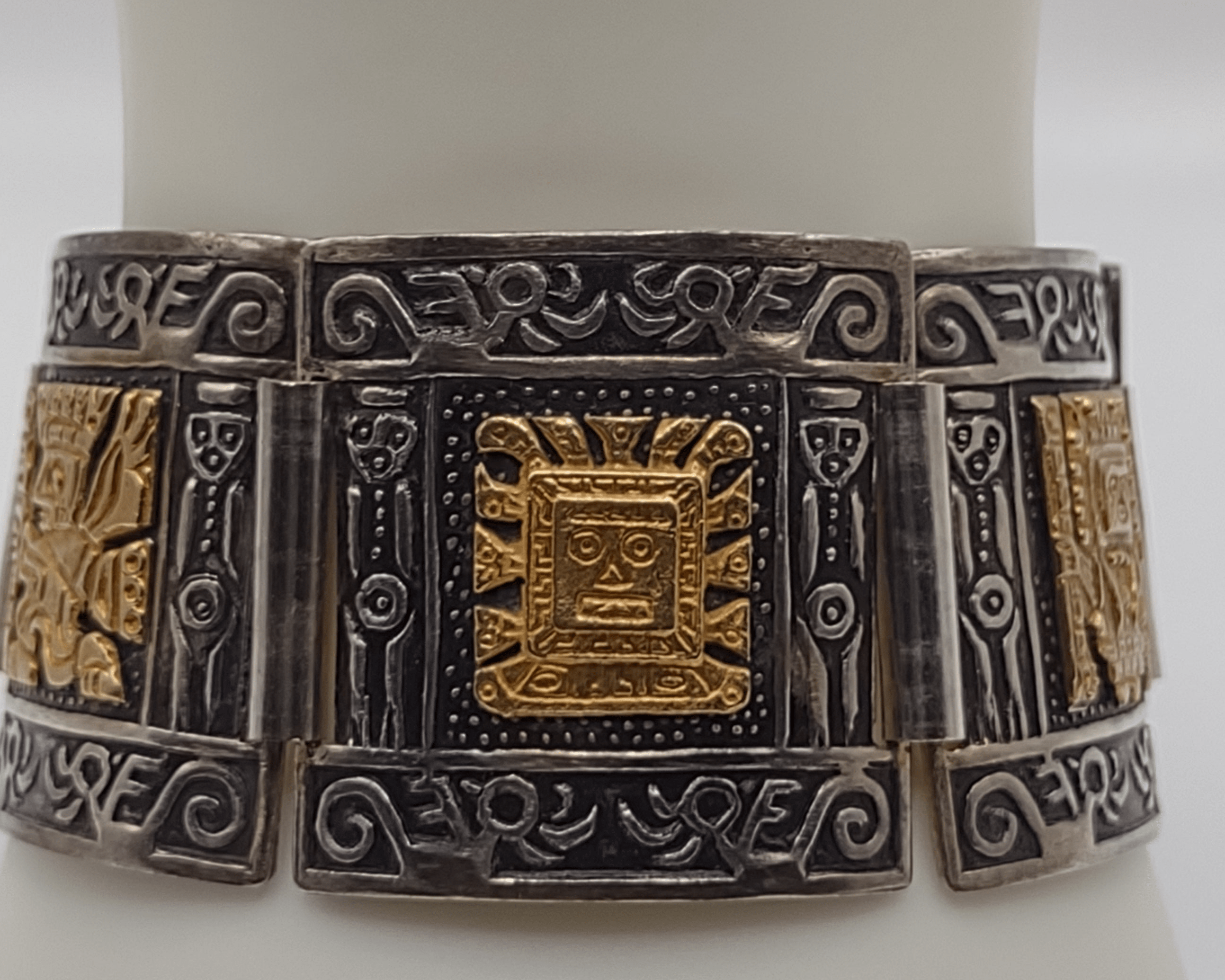 NEWYORKLISTED Vintage Jewelry Collection - Aztec Majesty Sterling Silver Bracelet - NEWYORKLISTED