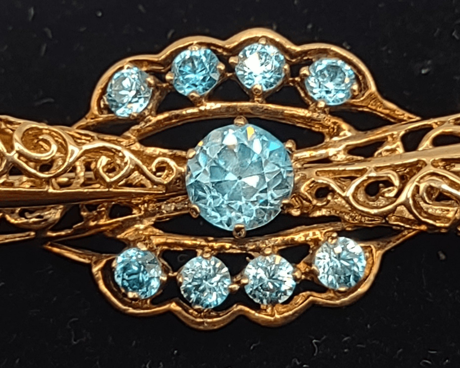 NEWYORKLISTED Vintage Jewelry Collection - Late 1920s Aquamarine Candy Delight 10K Gold Brooch - NEWYORKLISTED