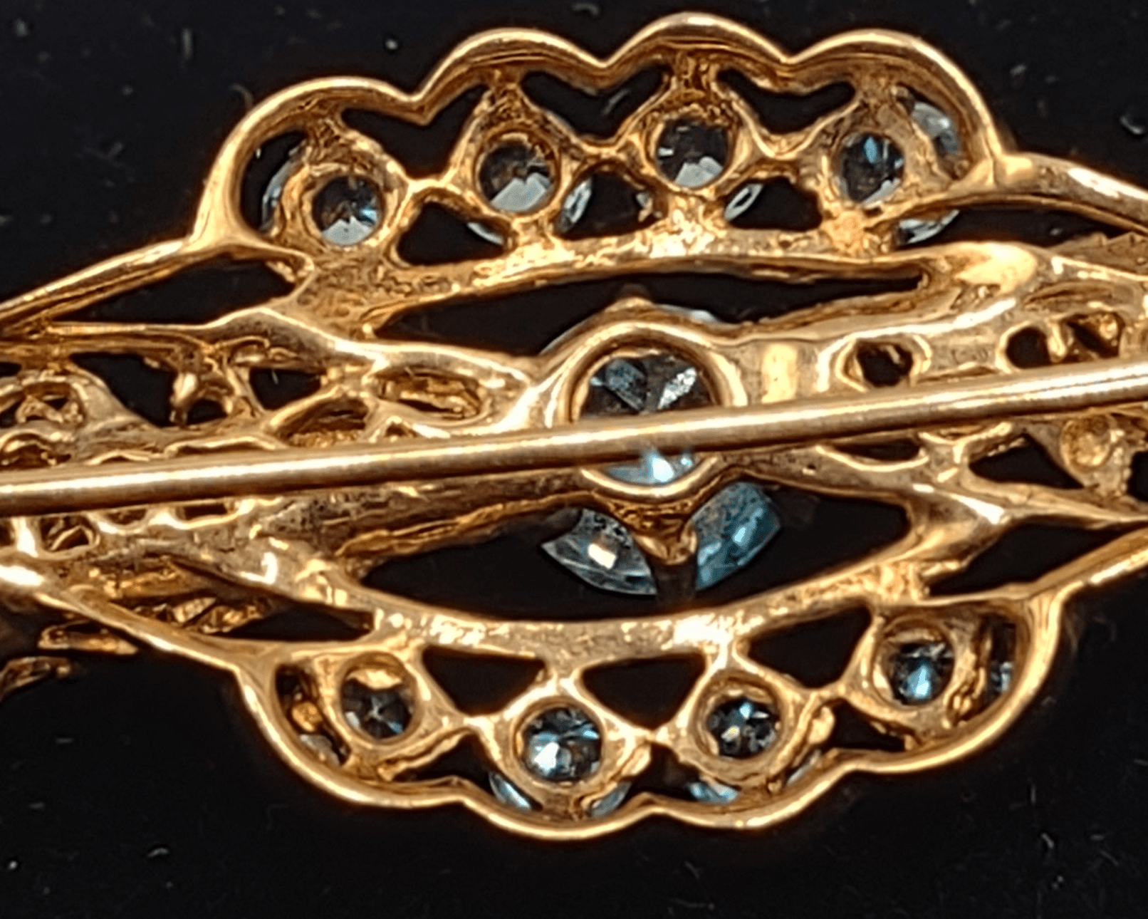 NEWYORKLISTED Vintage Jewelry Collection - Late 1920s Aquamarine Candy Delight 10K Gold Brooch - NEWYORKLISTED