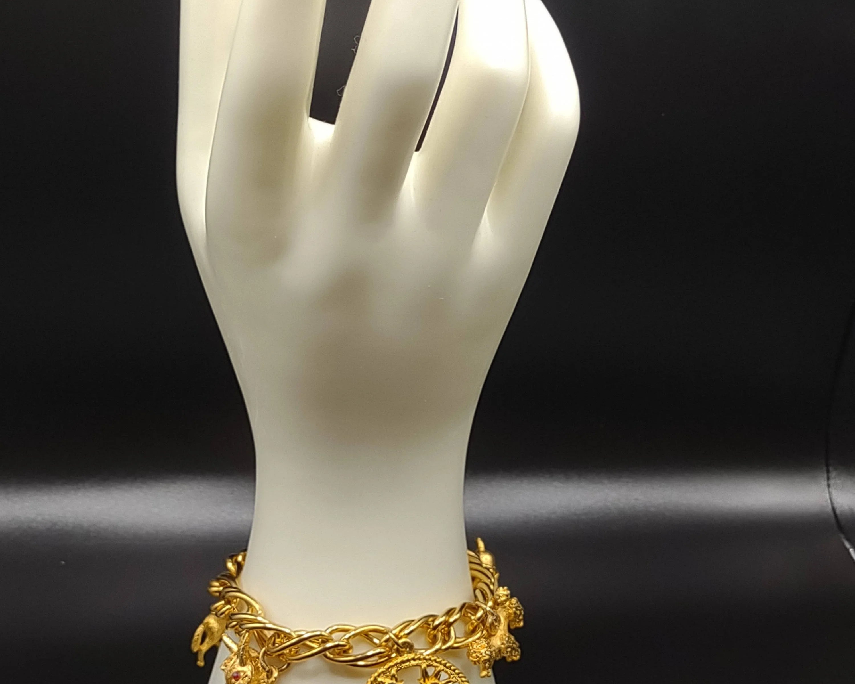 NEWYORKLISTED - Vintage Sarah Coventry Charm Barcelet - NEWYORKLISTED