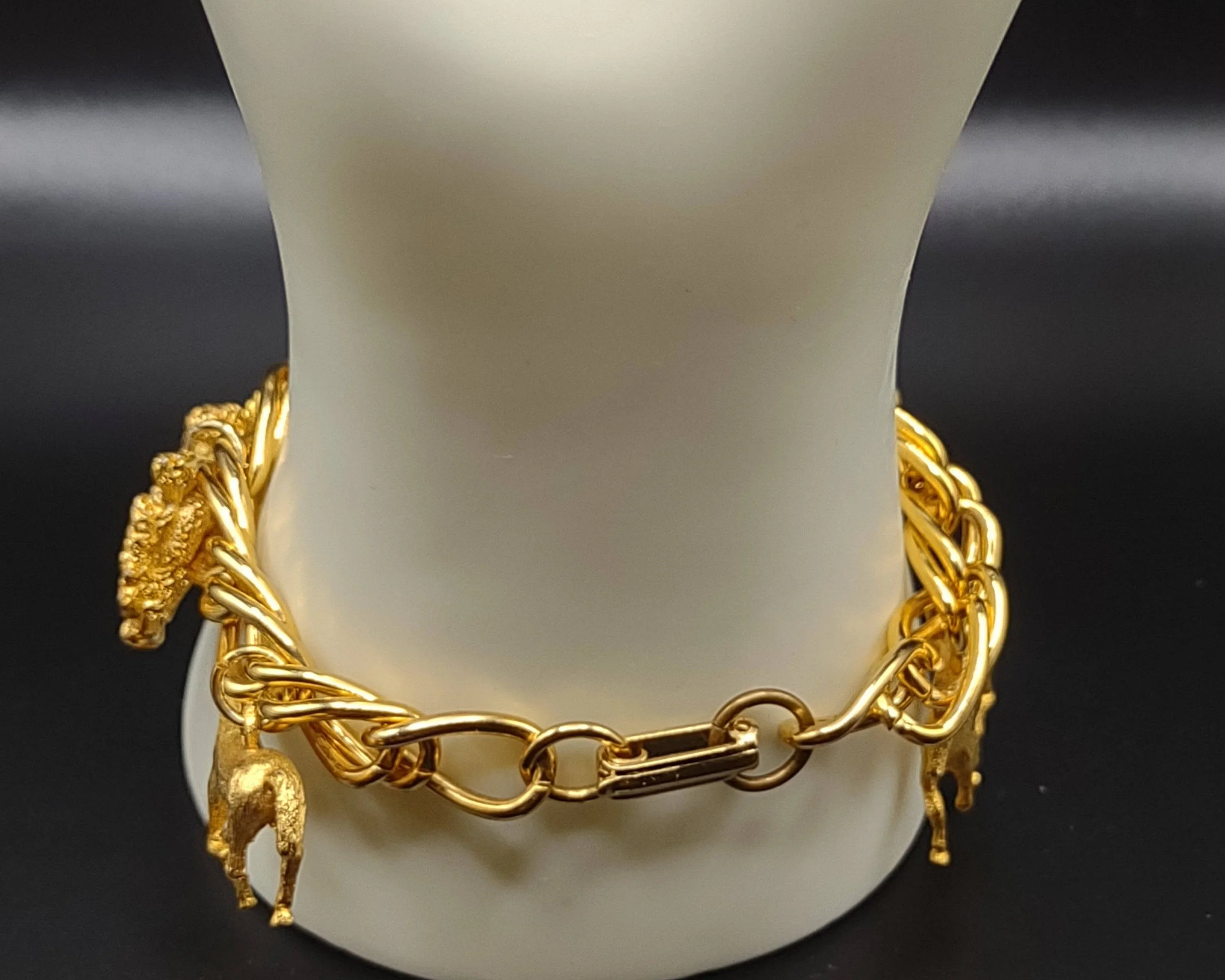 NEWYORKLISTED - Vintage Sarah Coventry Charm Barcelet - NEWYORKLISTED