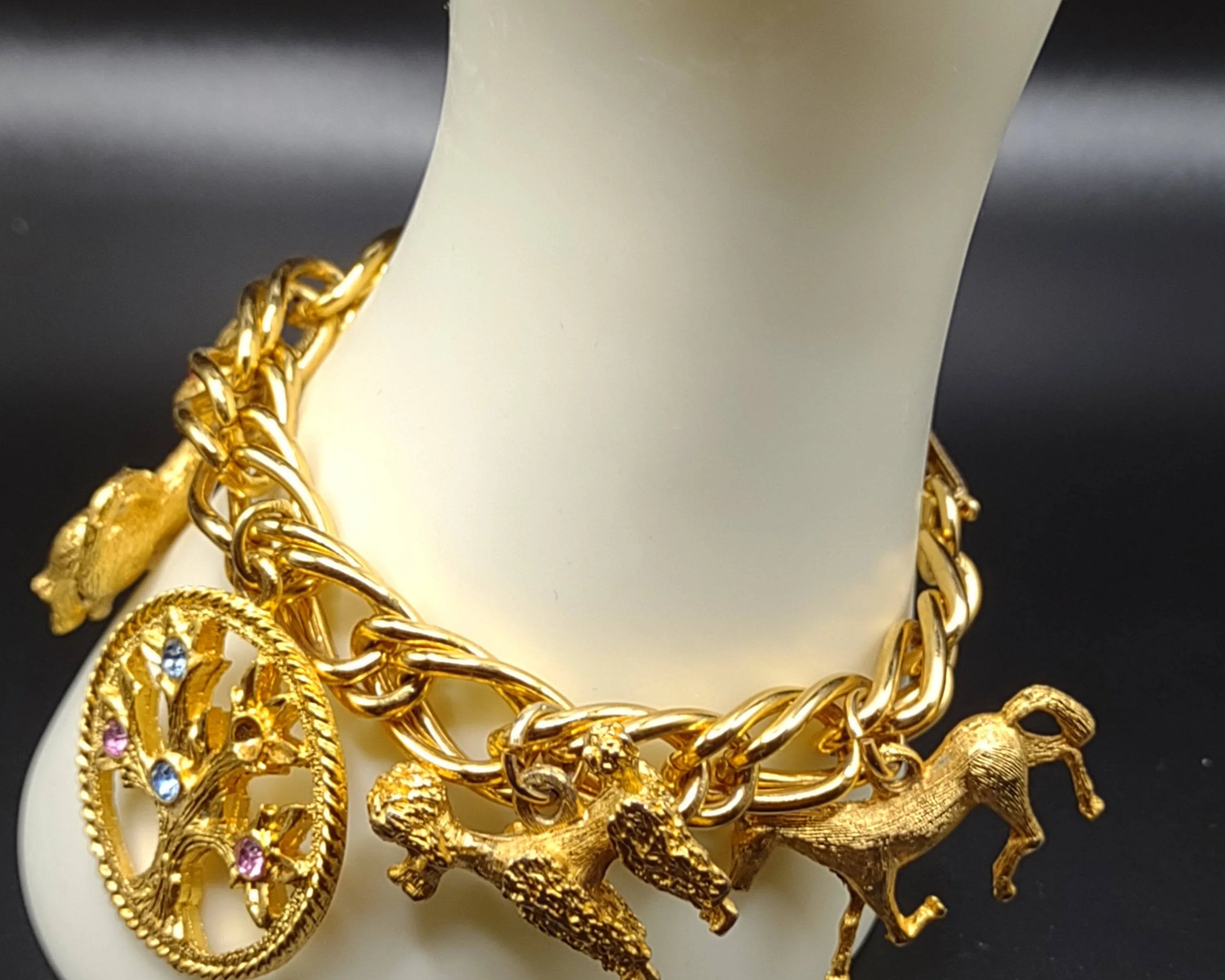 NEWYORKLISTED - Vintage Sarah Coventry Charm Barcelet - NEWYORKLISTED