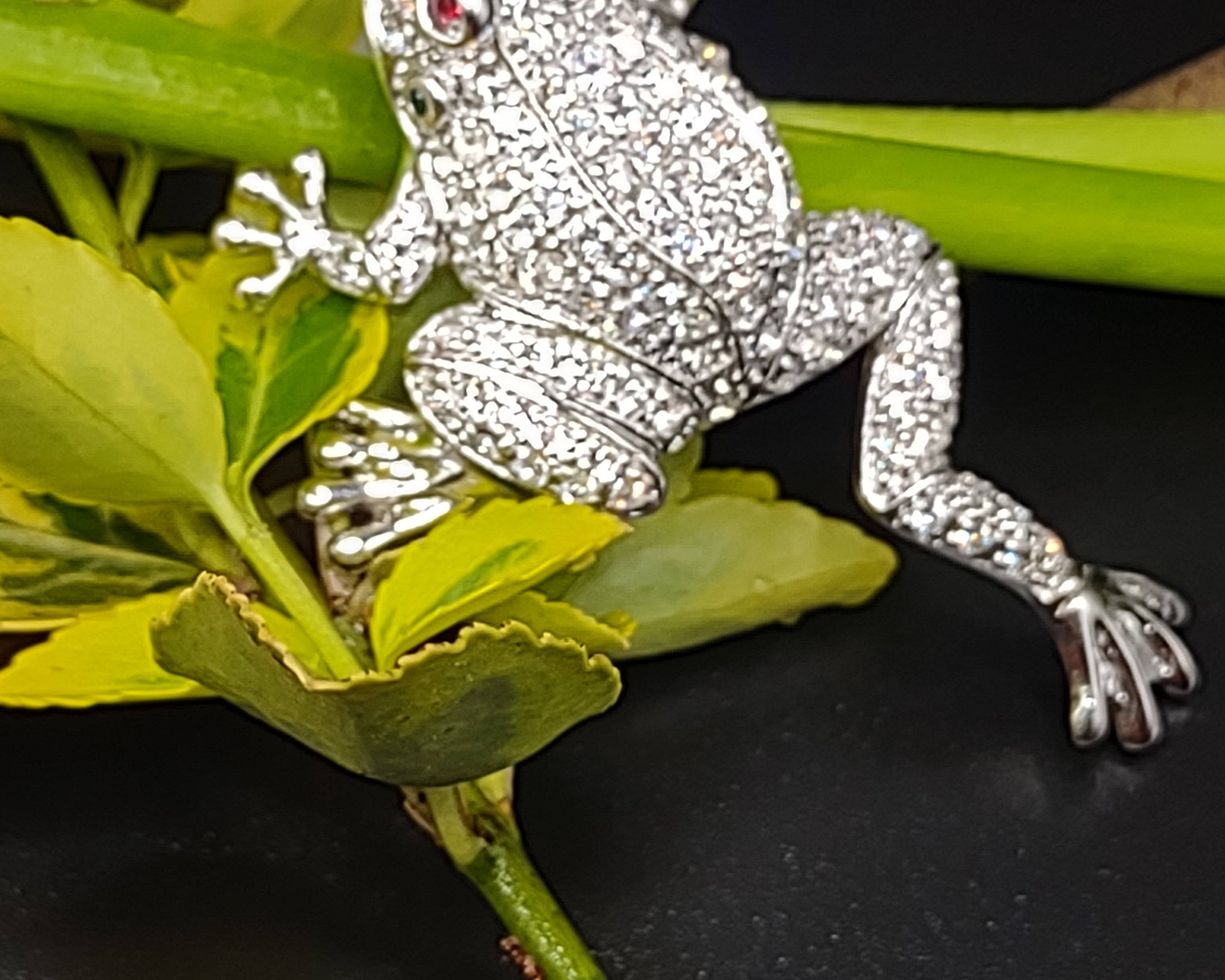 NEWYORKLISTED Vintage Jewelry - Sterling Silver Rhinestone Frog Brooch by Jenna Nicole - NEWYORKLISTED