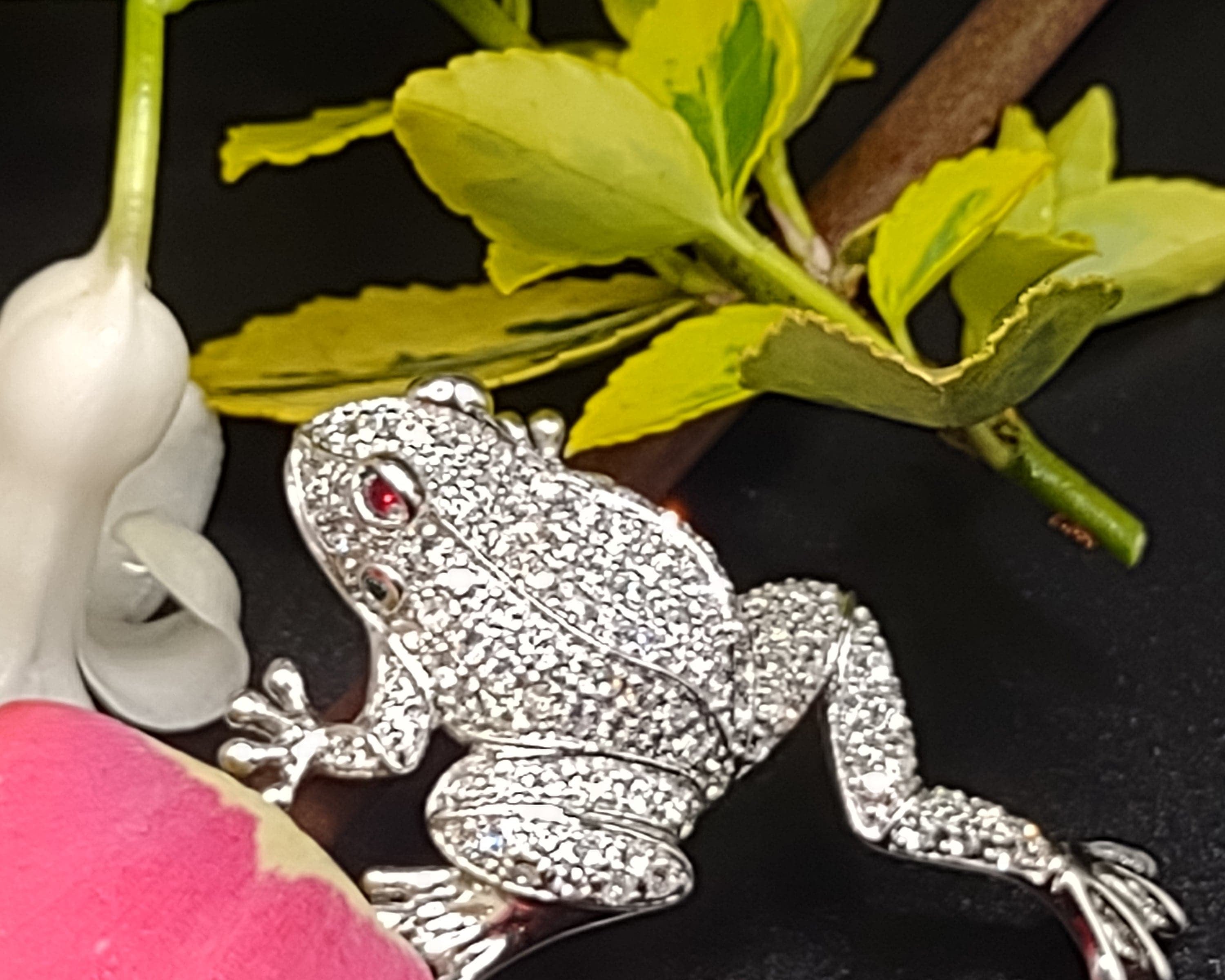 NEWYORKLISTED Vintage Jewelry - Sterling Silver Rhinestone Frog Brooch by Jenna Nicole - NEWYORKLISTED