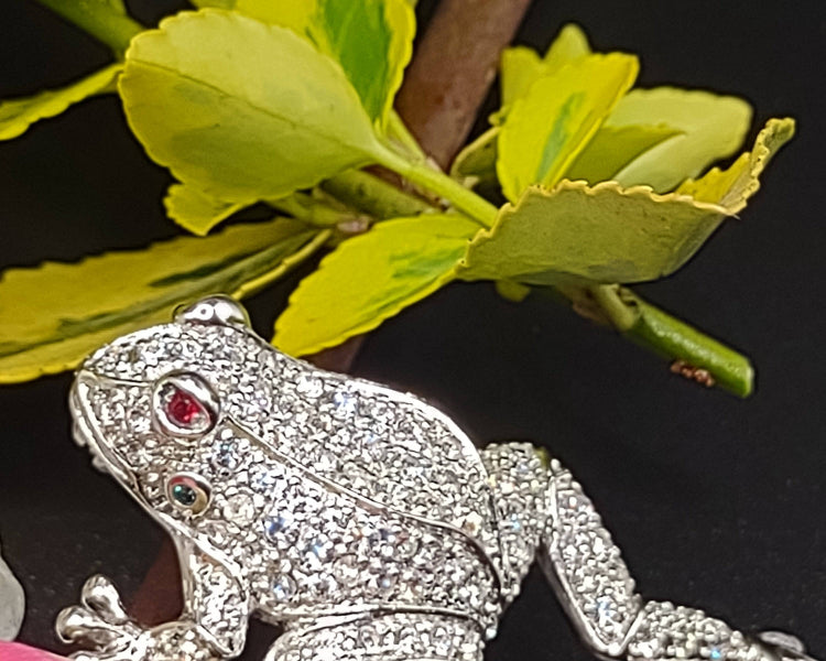 NEWYORKLISTED Vintage Jewelry - Sterling Silver Rhinestone Frog Brooch by Jenna Nicole - NEWYORKLISTED