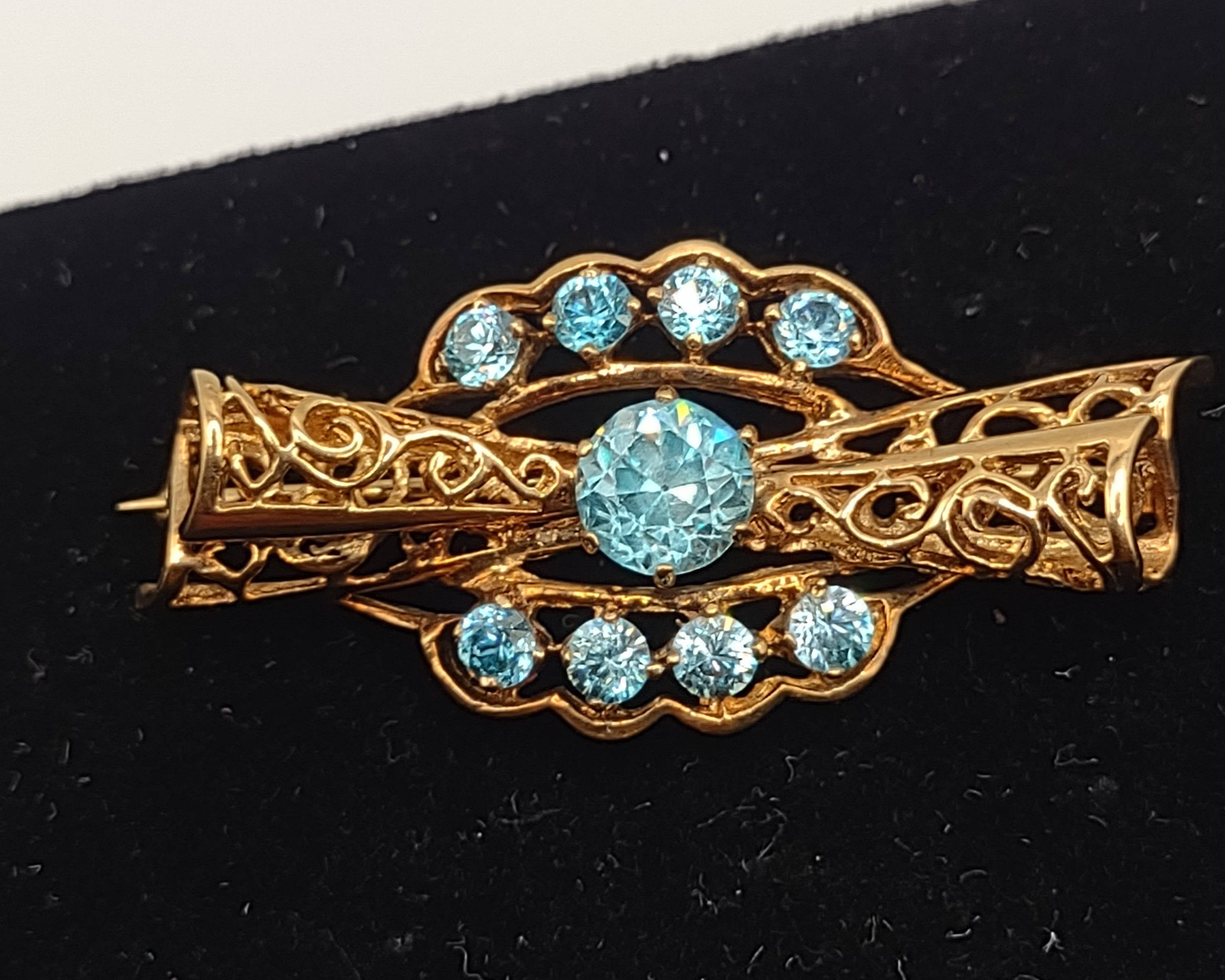 NEWYORKLISTED Vintage Jewelry Collection - Late 1920s Aquamarine Candy Delight 10K Gold Brooch - NEWYORKLISTED