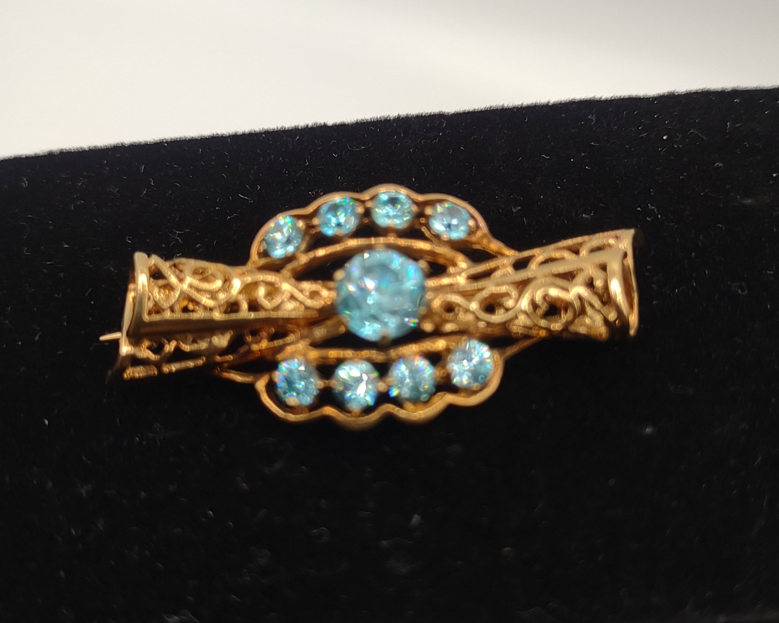 NEWYORKLISTED Vintage Jewelry Collection - Late 1920s Aquamarine Candy Delight 10K Gold Brooch - NEWYORKLISTED