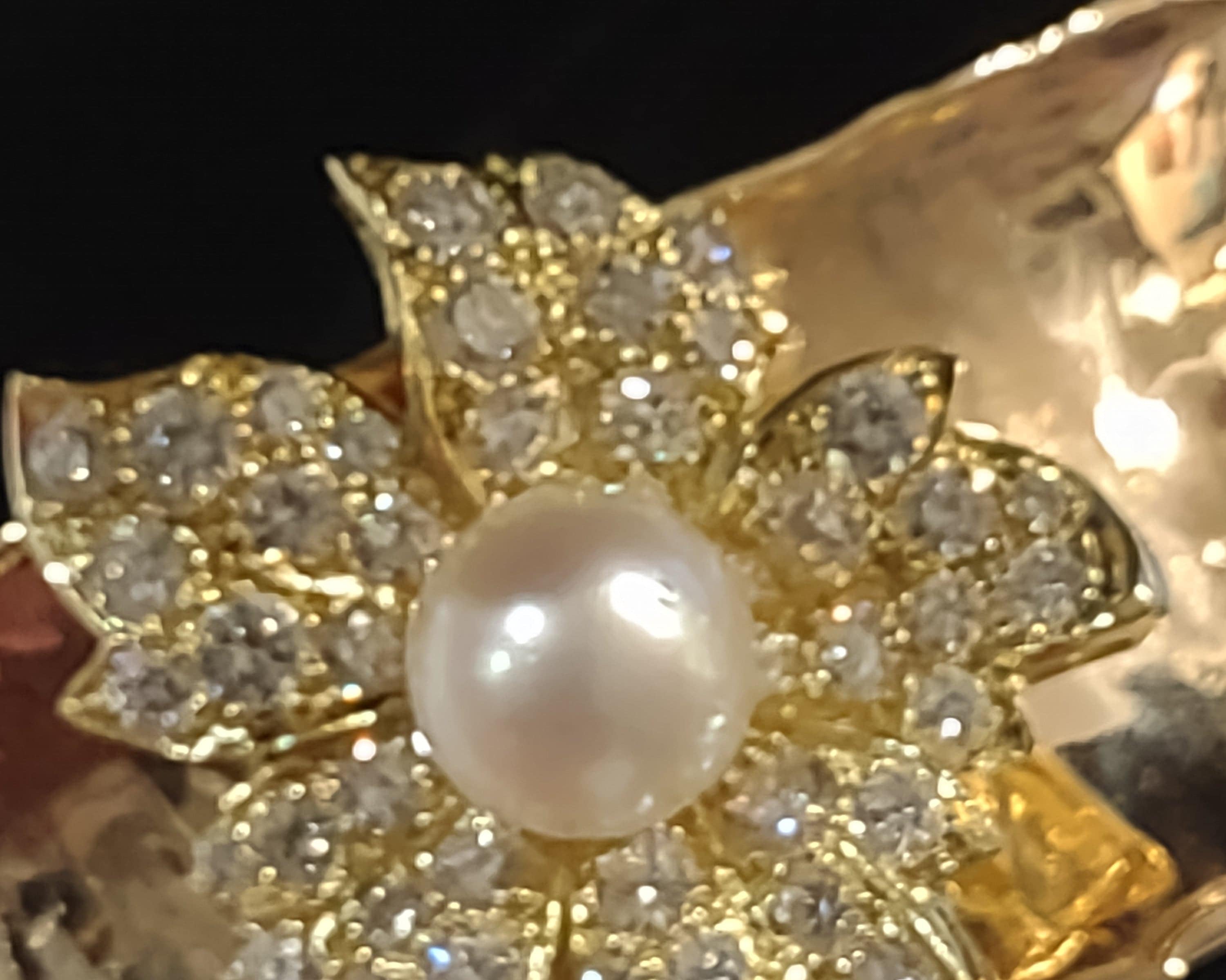 NEWYORKLISTED Vintage Jewelry Collection: The 18K Diamond & Pearl Sunshine Cuff Bracelet – A Radiant Masterpiece - NEWYORKLISTED