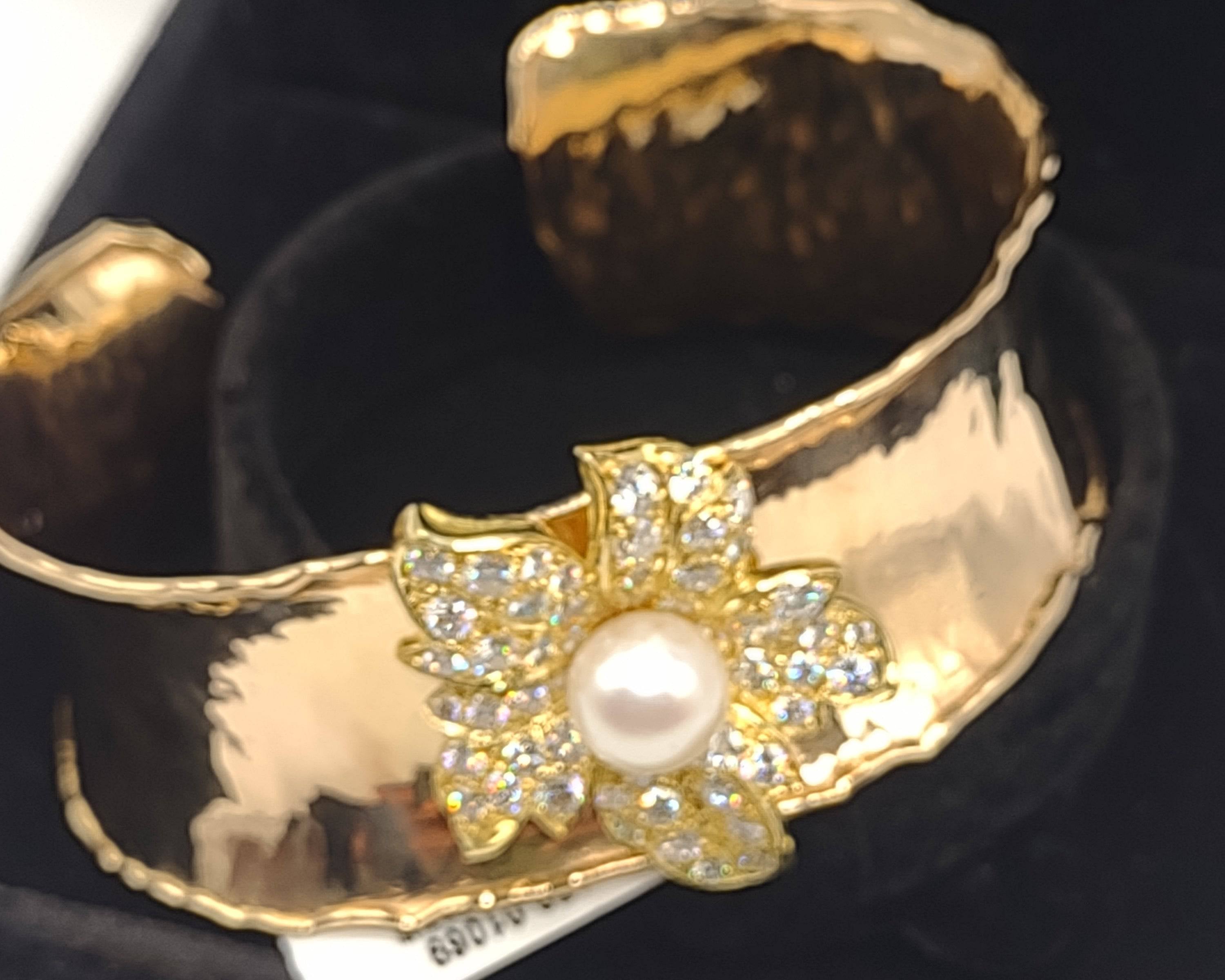 NEWYORKLISTED Vintage Jewelry Collection: The 18K Diamond & Pearl Sunshine Cuff Bracelet – A Radiant Masterpiece - NEWYORKLISTED