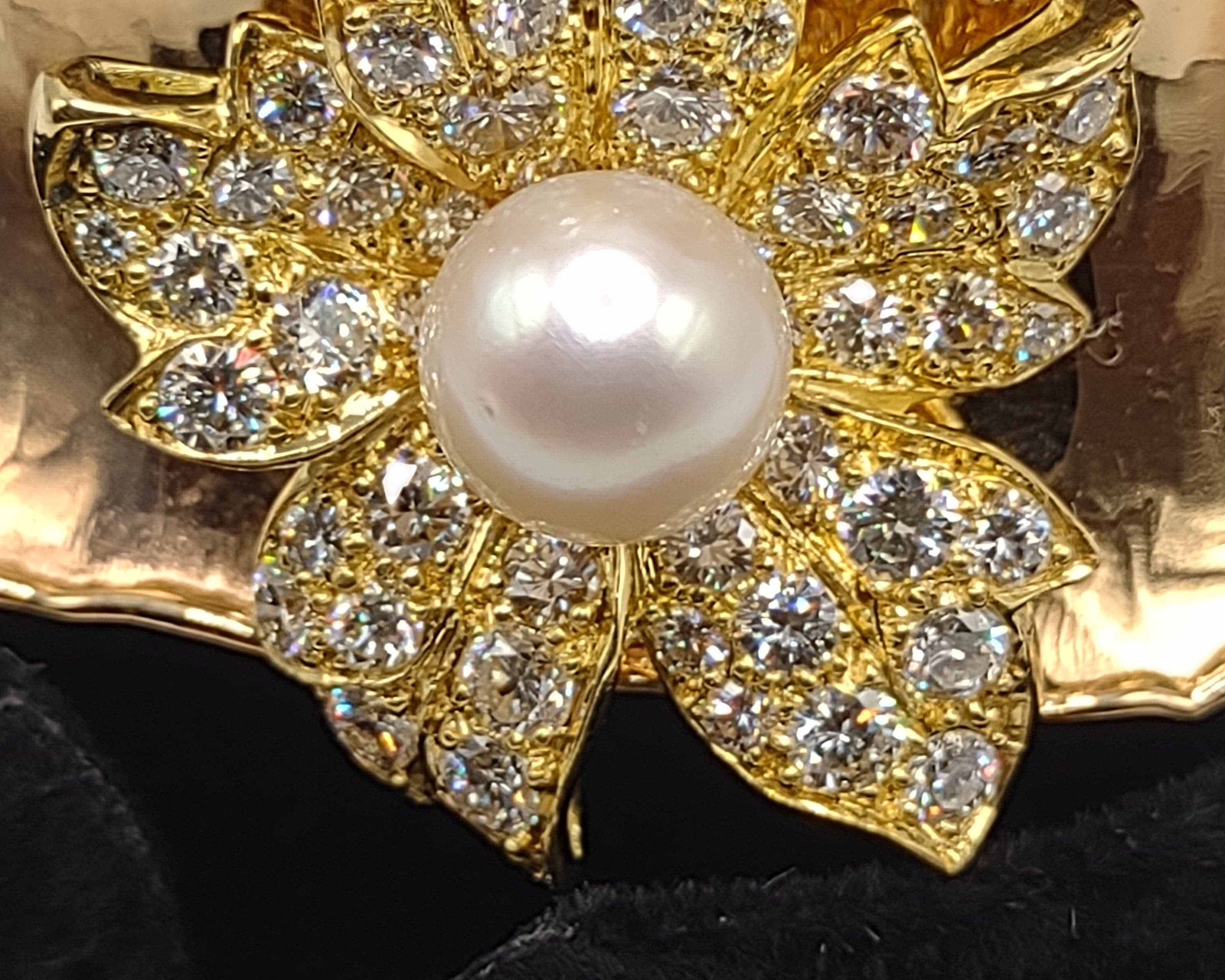 NEWYORKLISTED Vintage Jewelry Collection: The 18K Diamond & Pearl Sunshine Cuff Bracelet – A Radiant Masterpiece - NEWYORKLISTED