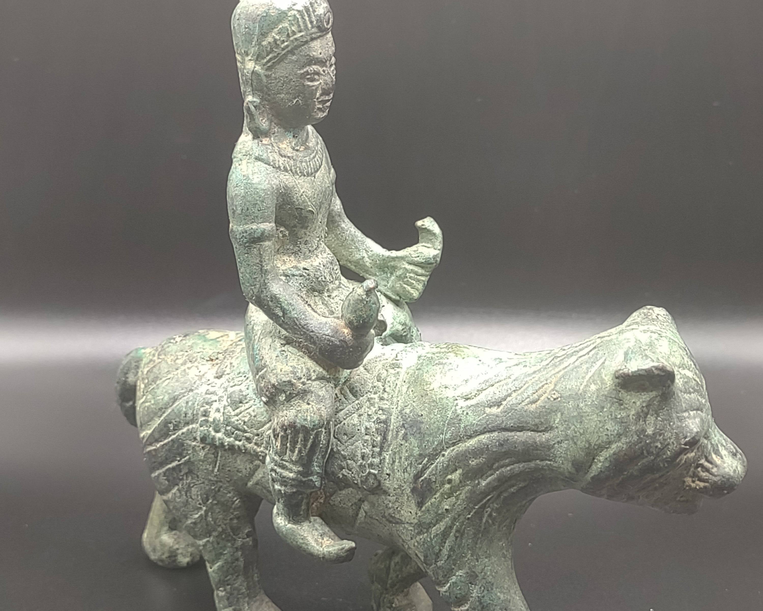 NEWYORKLISTED UNIQUE FINDS 19th Century Bronze Thai Buddha Riding a Tiger with Falcon - NEWYORKLISTED