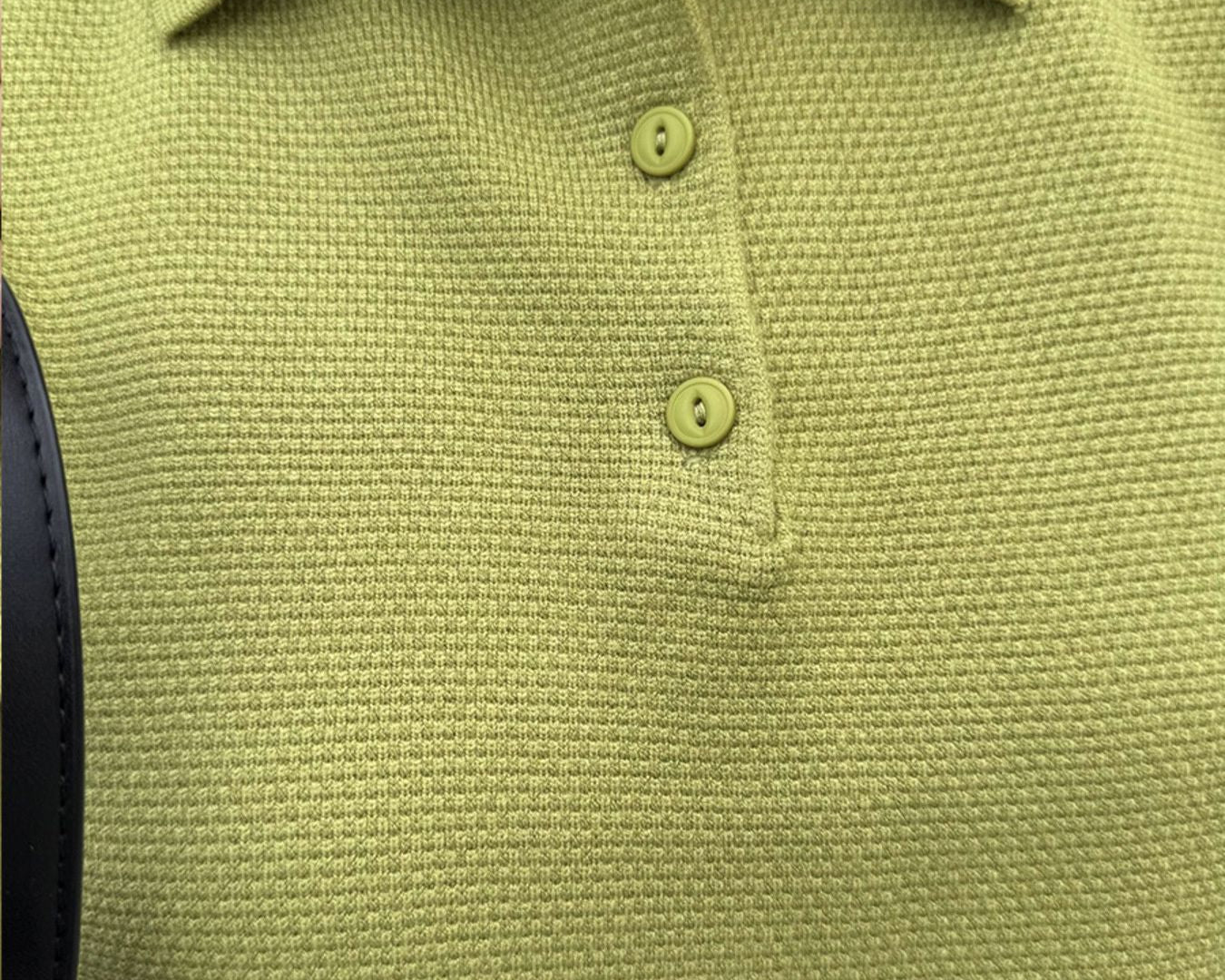 NEWYORKLISTED Comfort Collection: Close-up of a green polo shirt with buttons