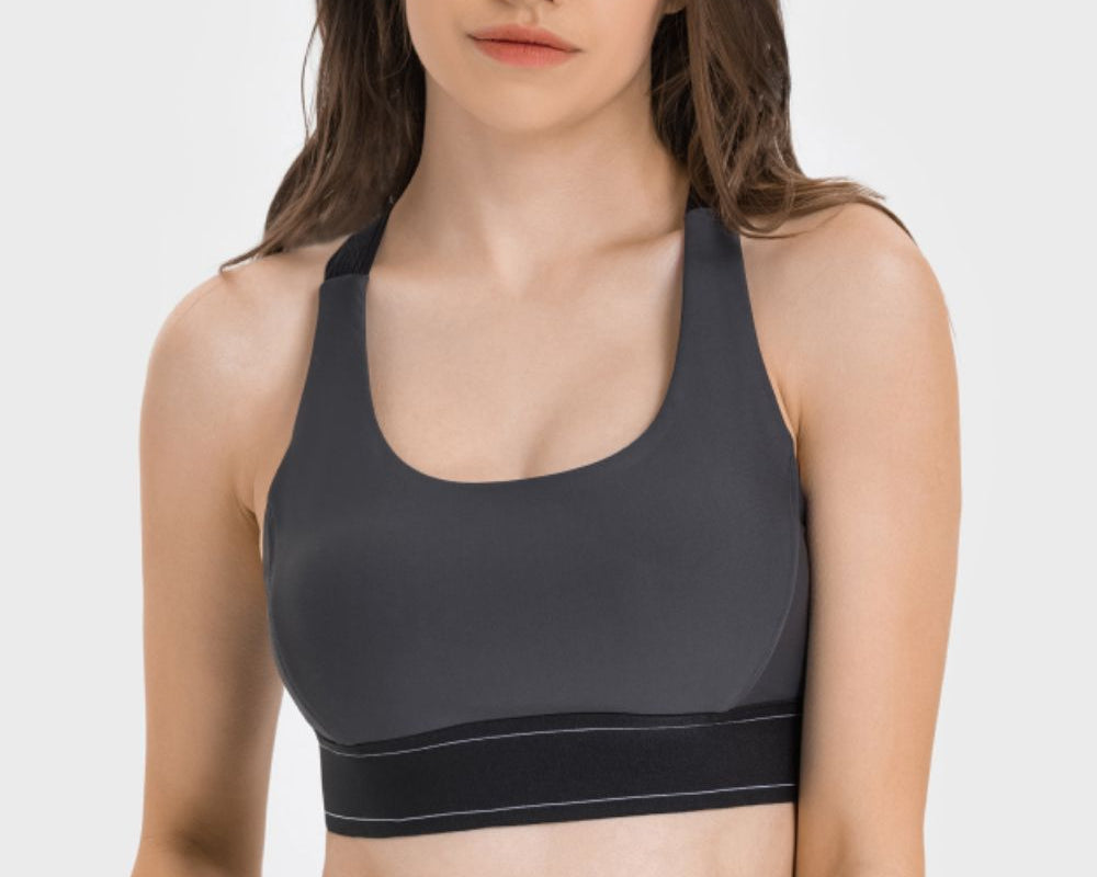 NEWYORKLISTED ACTIVEWEAR COLLECTION: Woman wearing a black sports bra and leggings on a white background