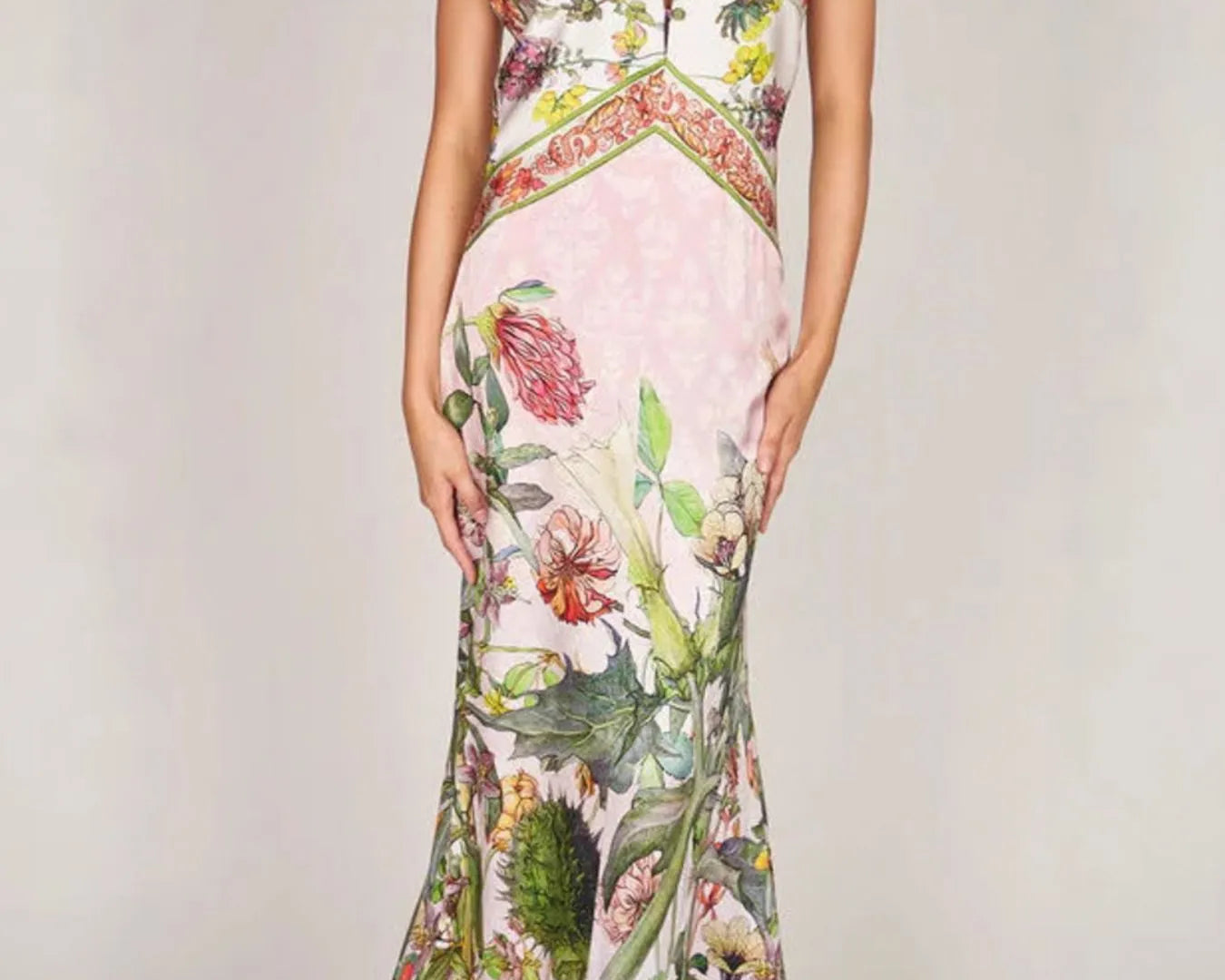 NEWYORKLISTED STYLE COLLECTION: Printed Halter Neck Backless Maxi Dress – Statement Style for Bold Summer Moments