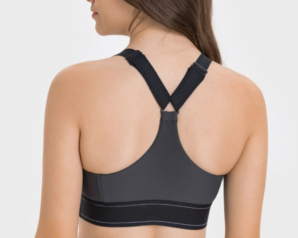 NEWYORKLISTED ACTIVEWEAR COLLECTION: Woman wearing a black sports bra and leggings on a white background