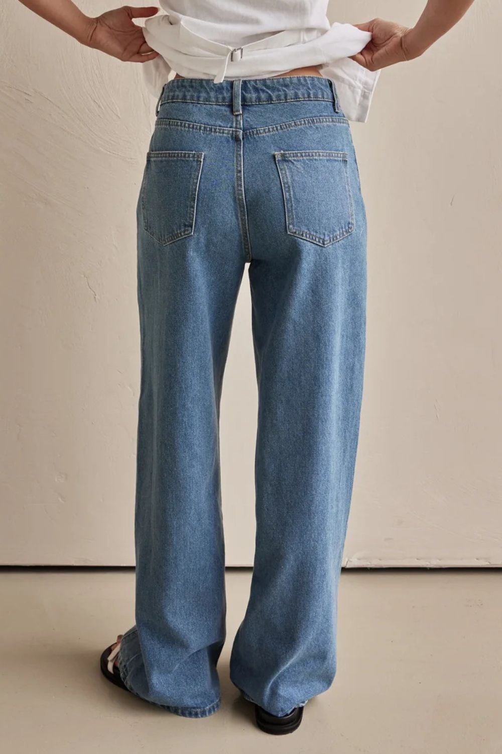 NEWYORKLISTED STYLE COLLECTION: Straight Leg Jeans with Pockets - NEWYORKLISTED