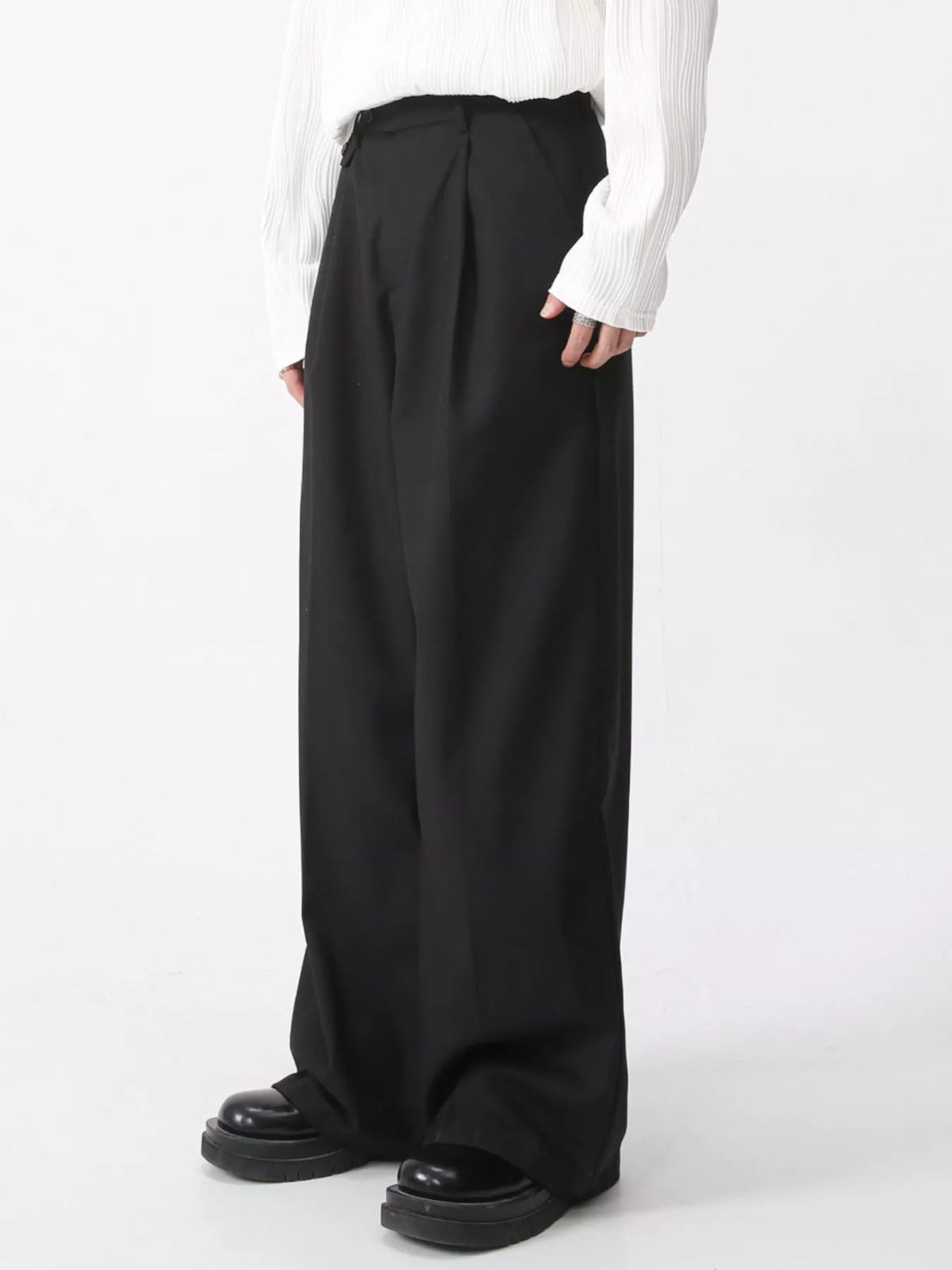 NEWYORKLISTED ATLAS MEN'S COLLECTION – Men's high-waisted wide-leg adjustable trousers, product image 3