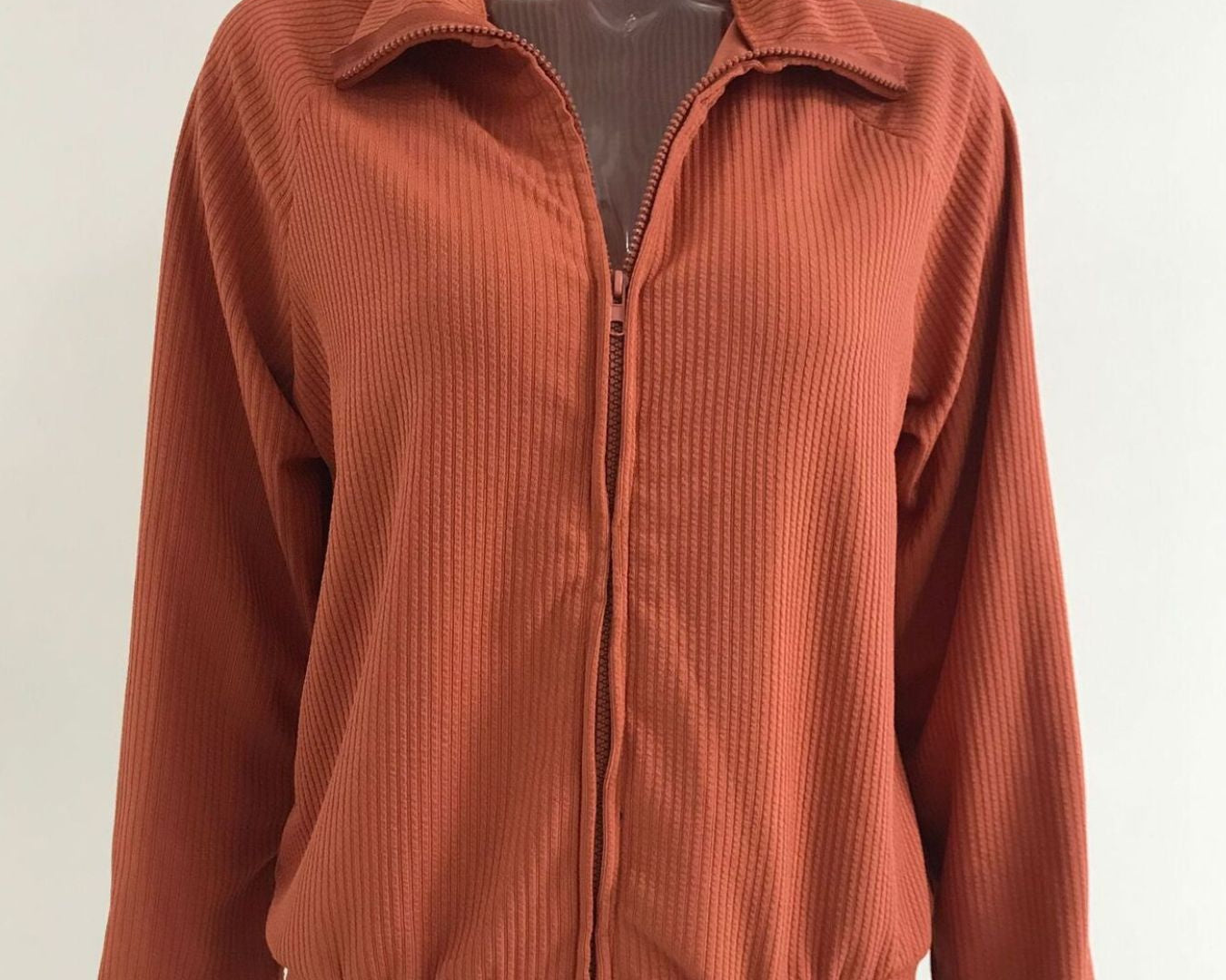 NEWYORKLISTED STYLE COLLECTION: Brown ribbed knit jacket on a mannequin against a white background