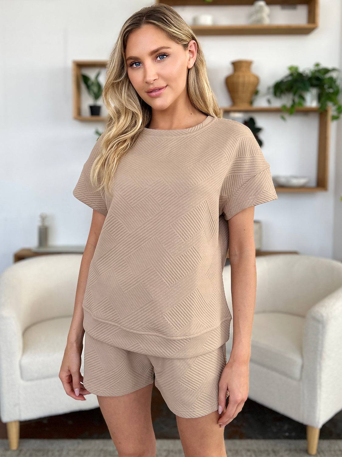 NEWYORKLISTED STYLE COLLECTION: Short Sleeve T-Shirt and Drawstring Shorts Set - NEWYORKLISTED