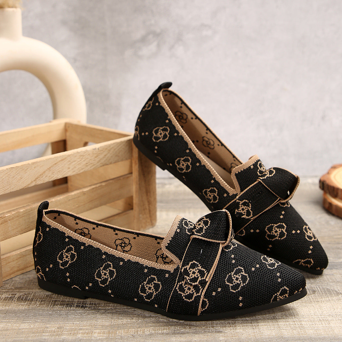 NEWYORKLISTED STYLE COLLECTION: Mesh Point Toe Flat Slip-Ons