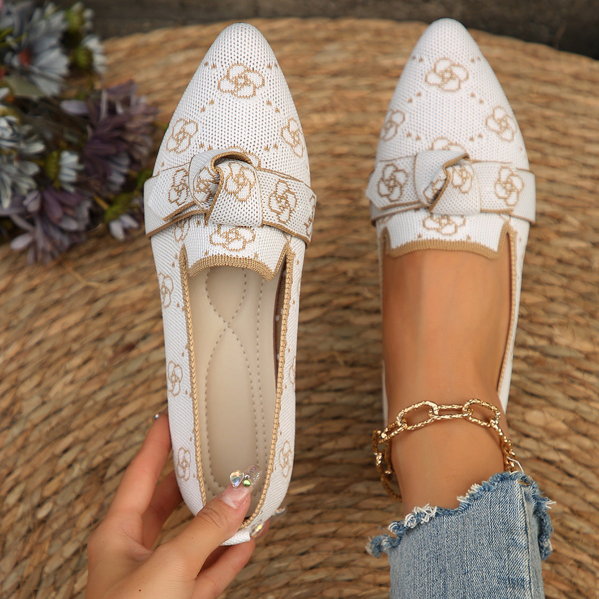 NEWYORKLISTED STYLE COLLECTION: Mesh Point Toe Flat Slip-Ons
